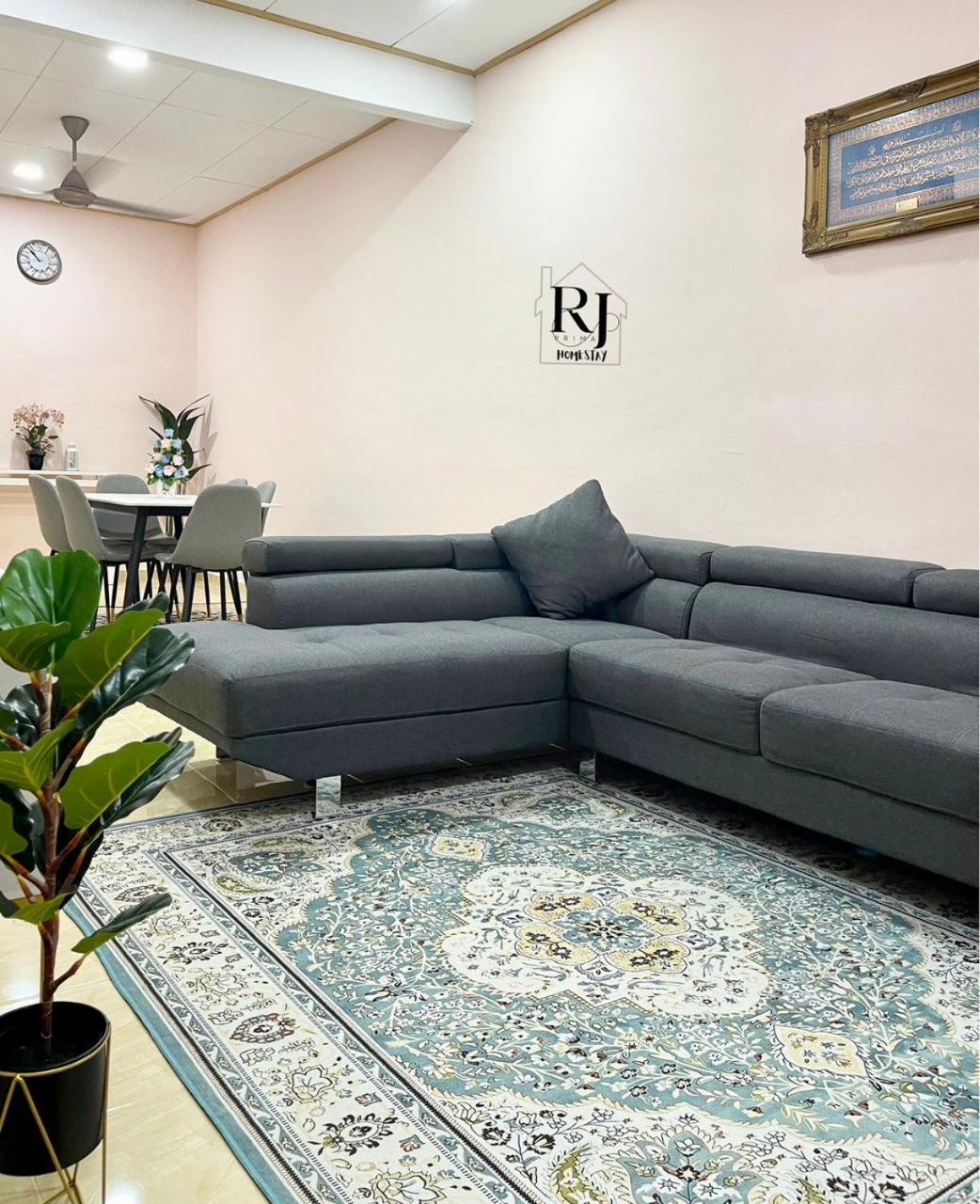 Minimalist Cozy Home (RJ Prima 2 - UniSZA, UMT) photo 1