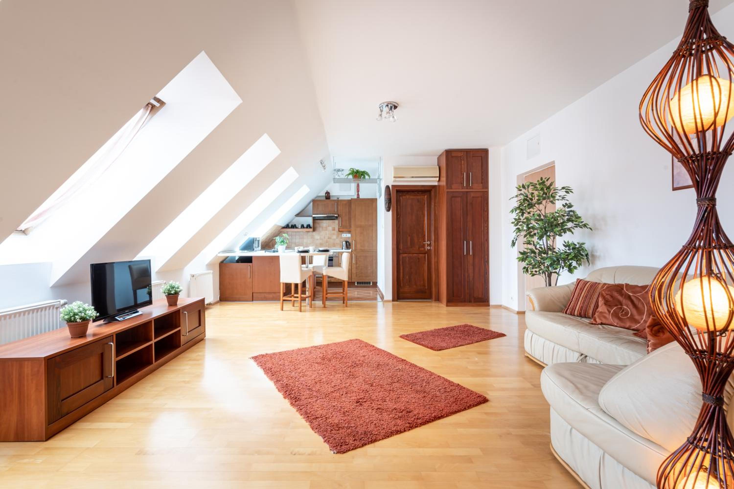 Beautiful and bright apartment view 3