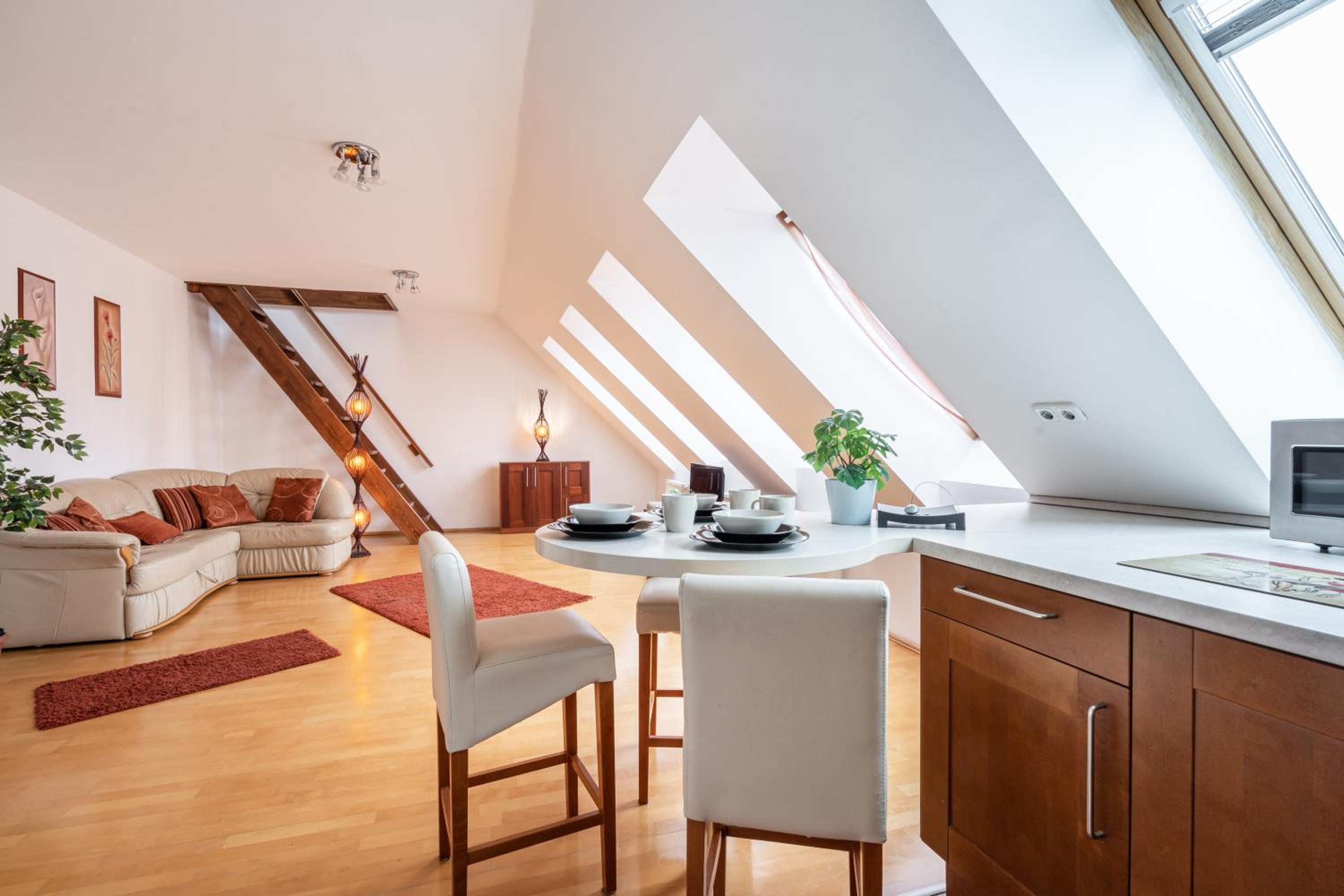 Beautiful and bright apartment view 5