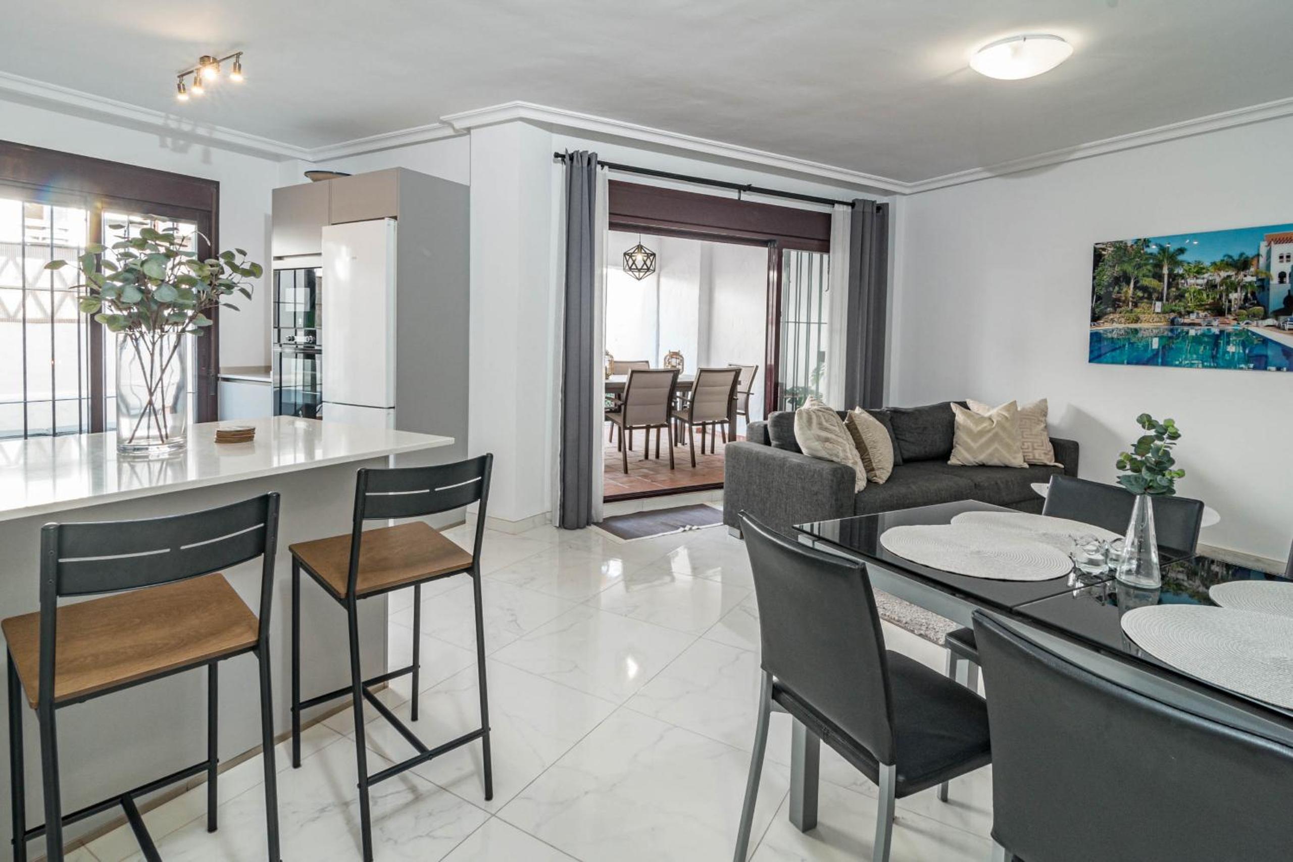 Marbella Vacations - Modern 3 Bedroom Apartment in Marbella with a Heated Pool close to Puerto Banus - Property Image 35