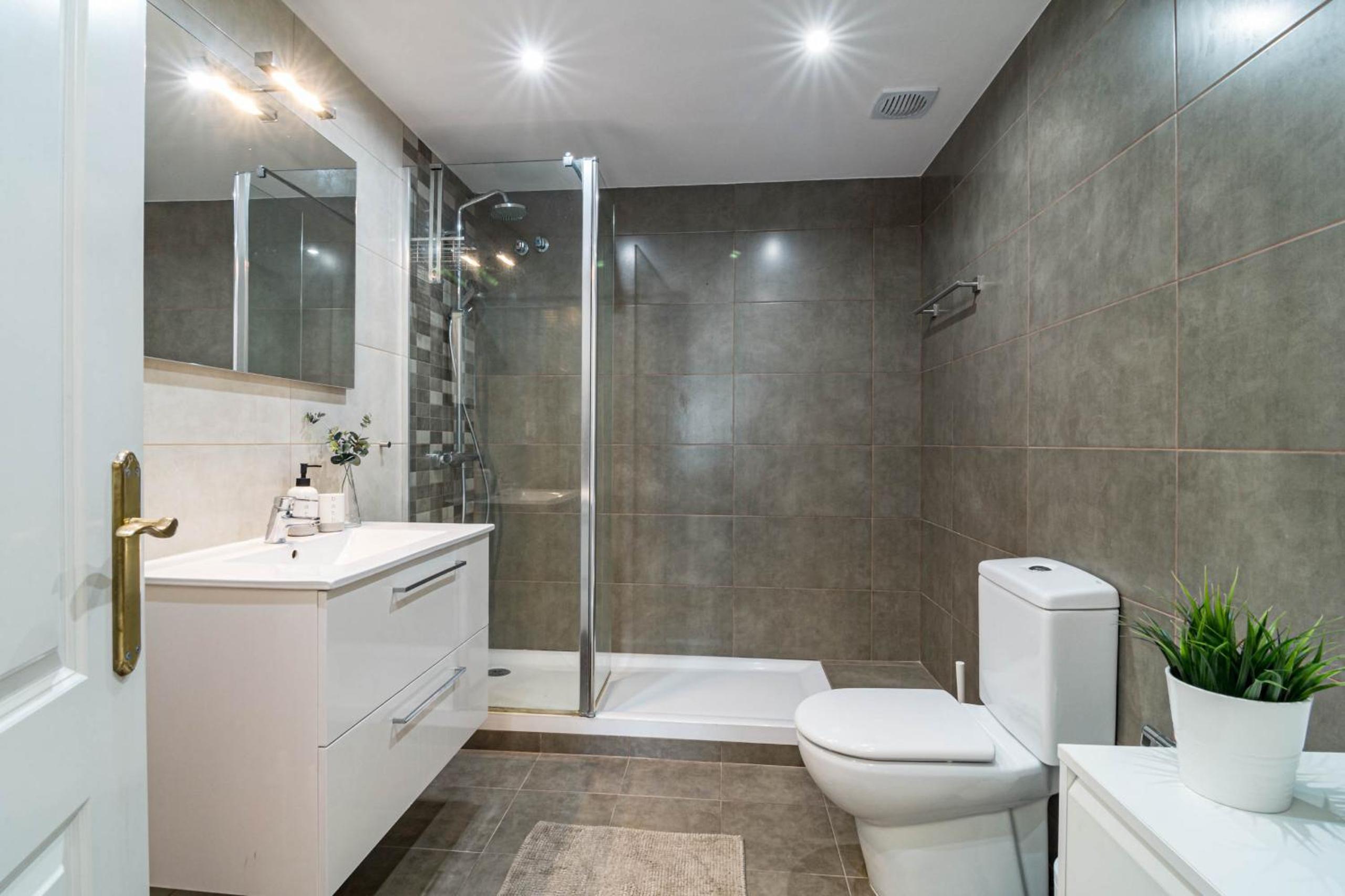 Marbella Vacations - Modern 3 Bedroom Apartment in Marbella with a Heated Pool close to Puerto Banus - Property Image 14