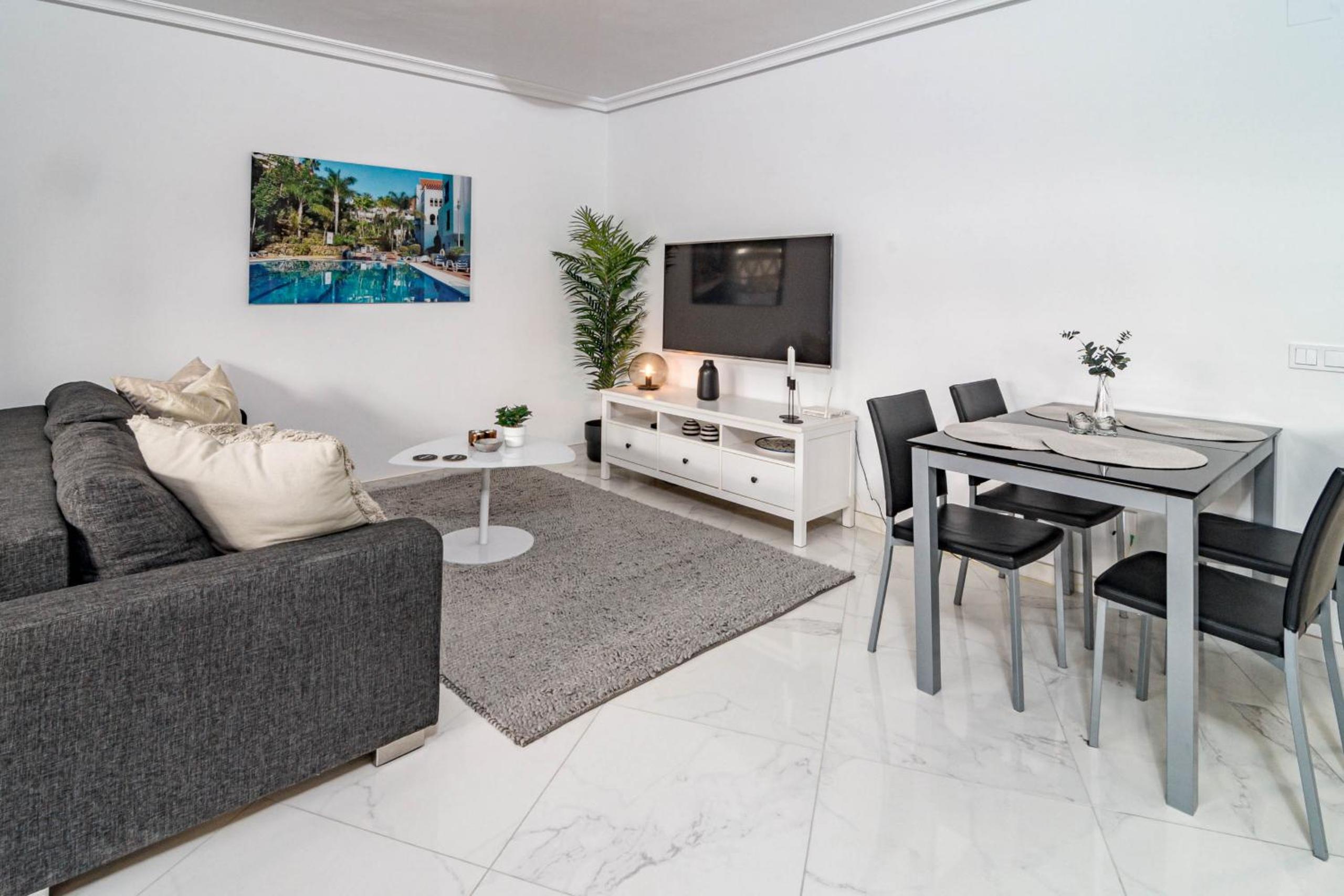 Marbella Vacations - Modern 3 Bedroom Apartment in Marbella with a Heated Pool close to Puerto Banus - Property Image 4