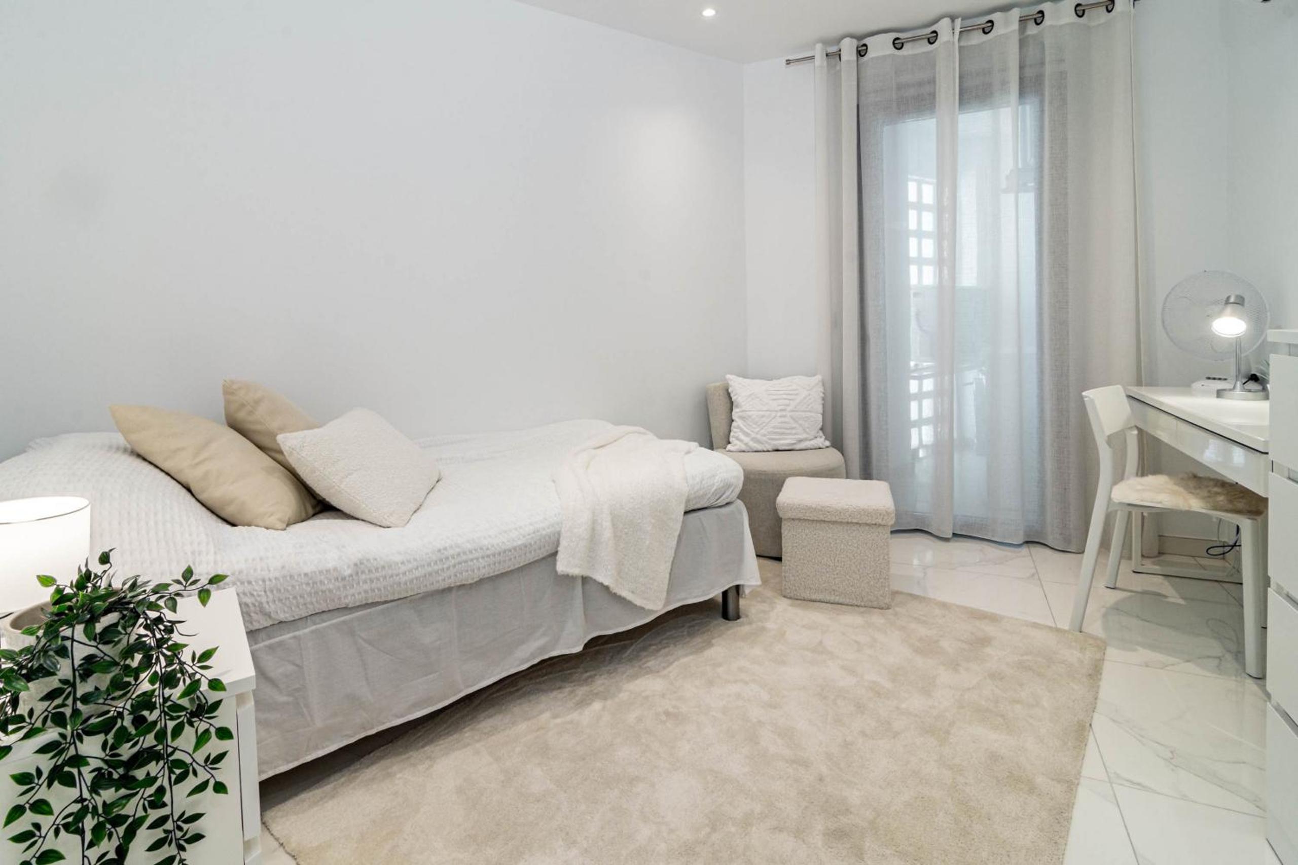 Marbella Vacations - Modern 3 Bedroom Apartment in Marbella with a Heated Pool close to Puerto Banus - Property Image 3
