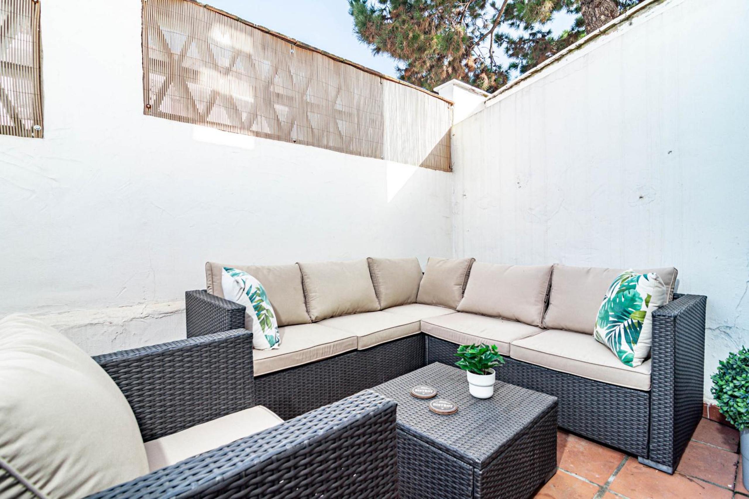 Marbella Vacations - Modern 3 Bedroom Apartment in Marbella with a Heated Pool close to Puerto Banus - Property Image 1