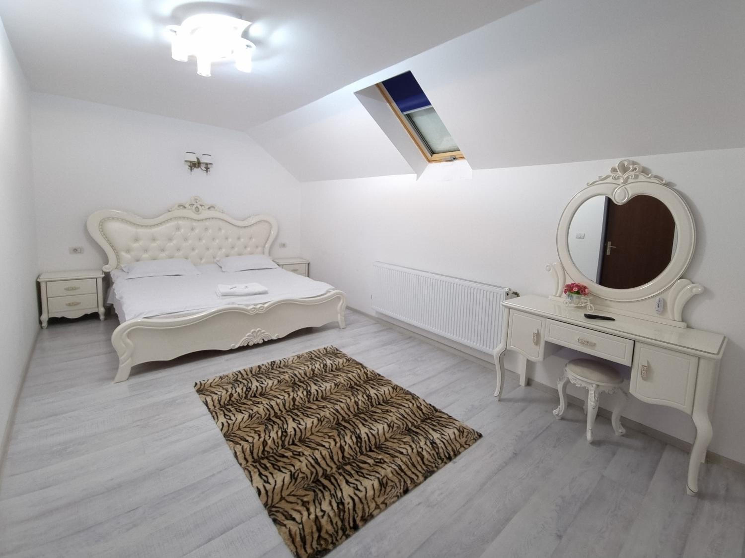 PENSIUNEA LUXURY