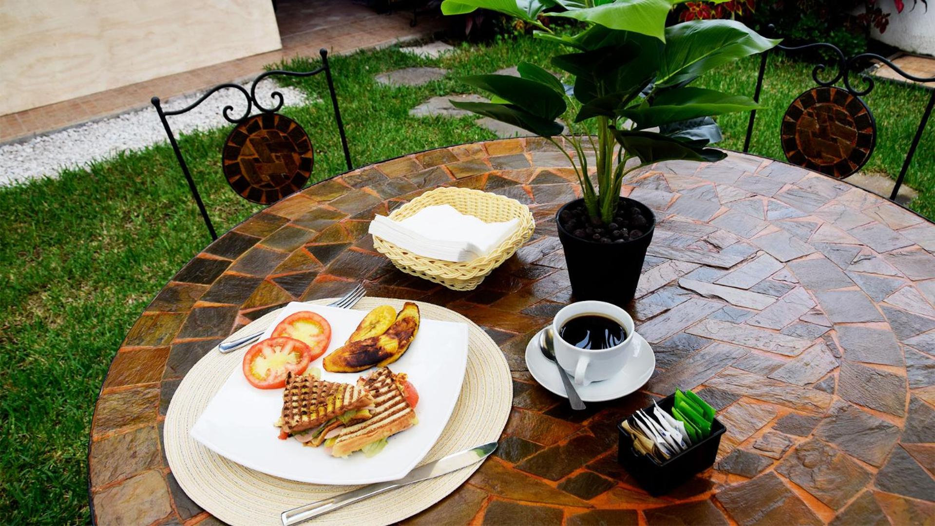 Trebol Amarillo Bed & Breakfast