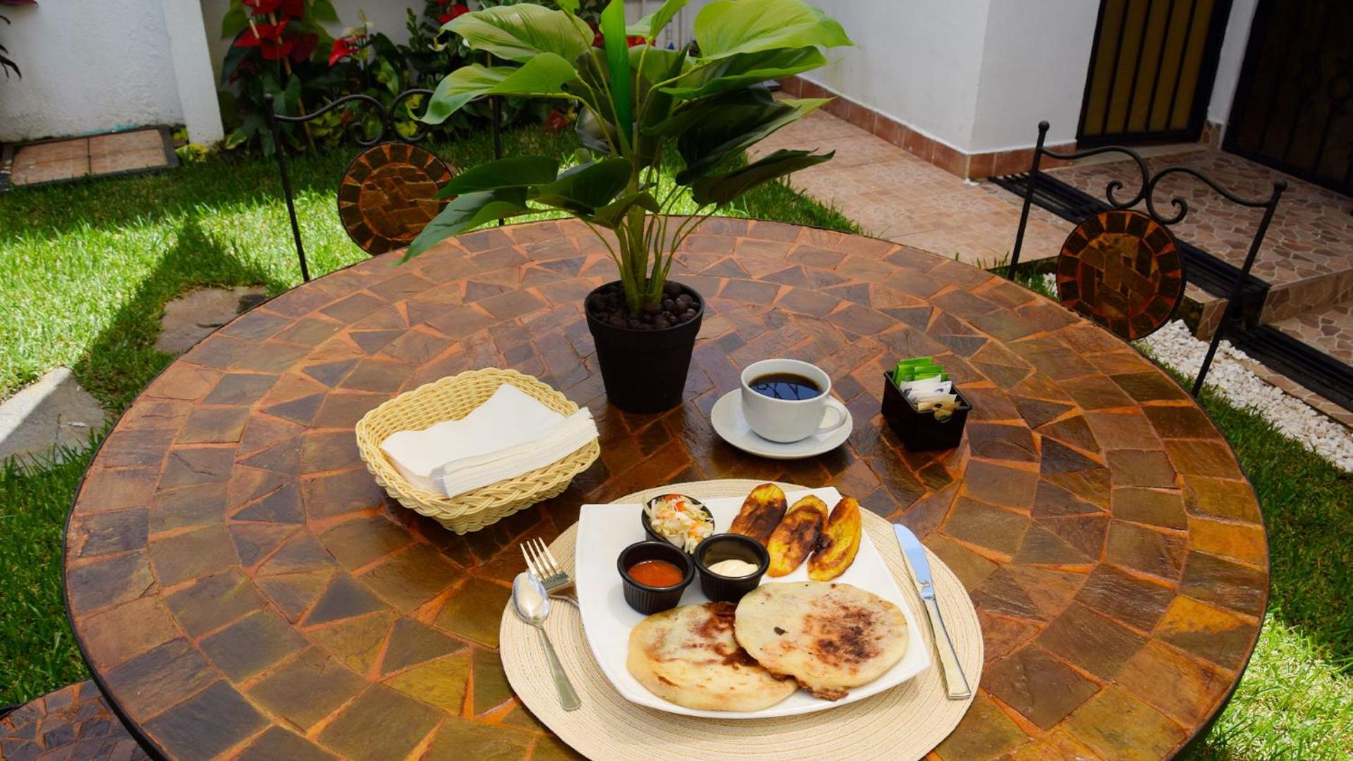 Trebol Amarillo Bed & Breakfast
