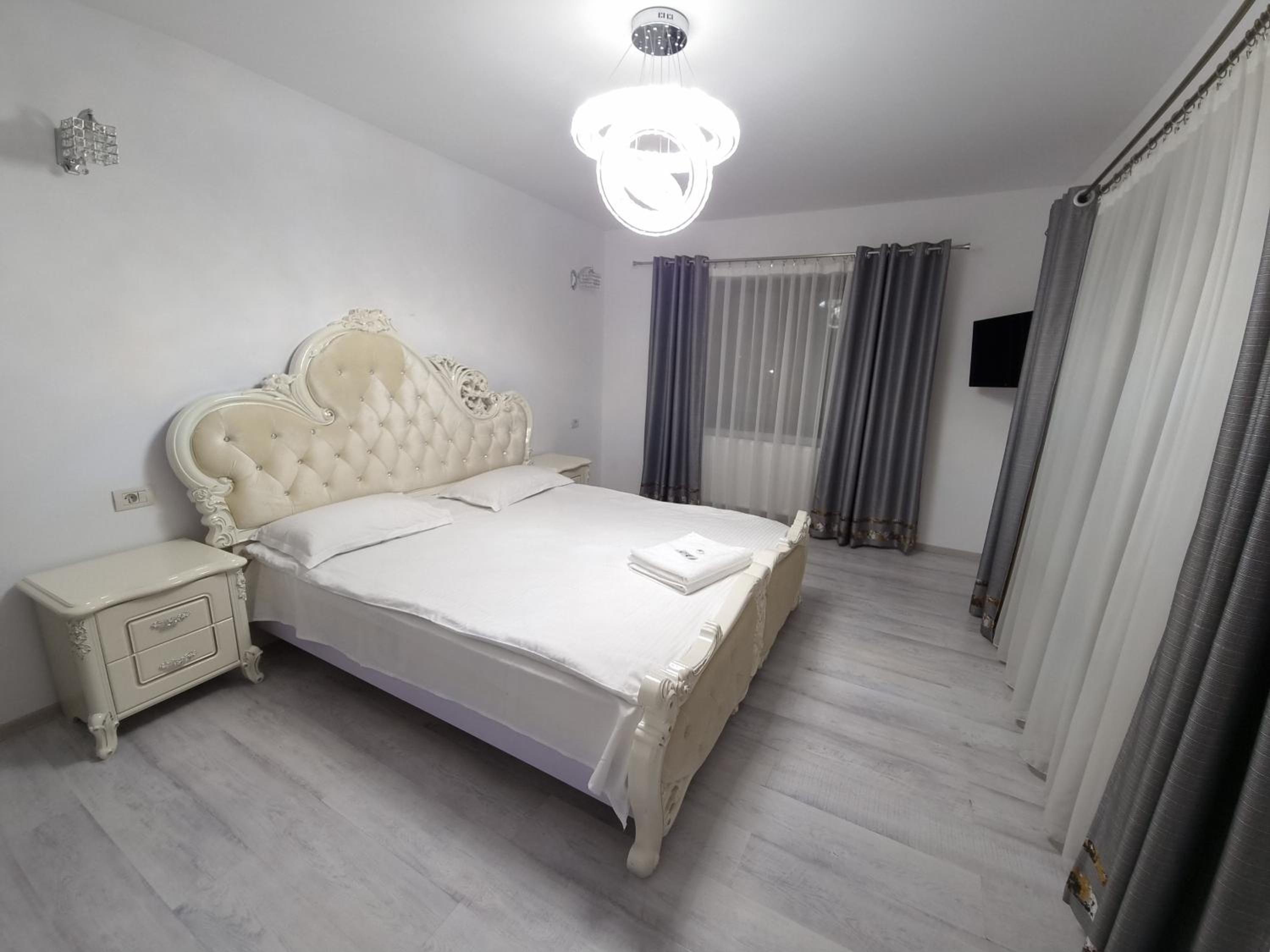 PENSIUNEA LUXURY