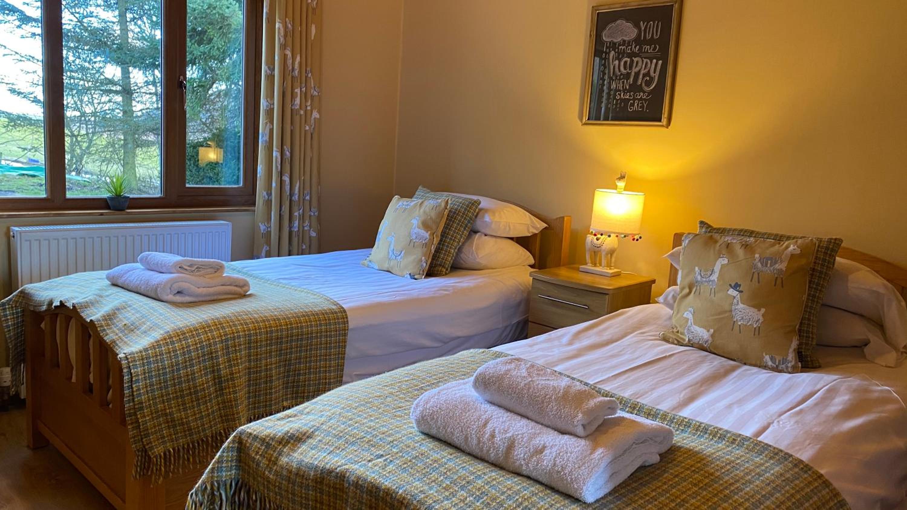 Kingfisher Lodge with Hot Tub