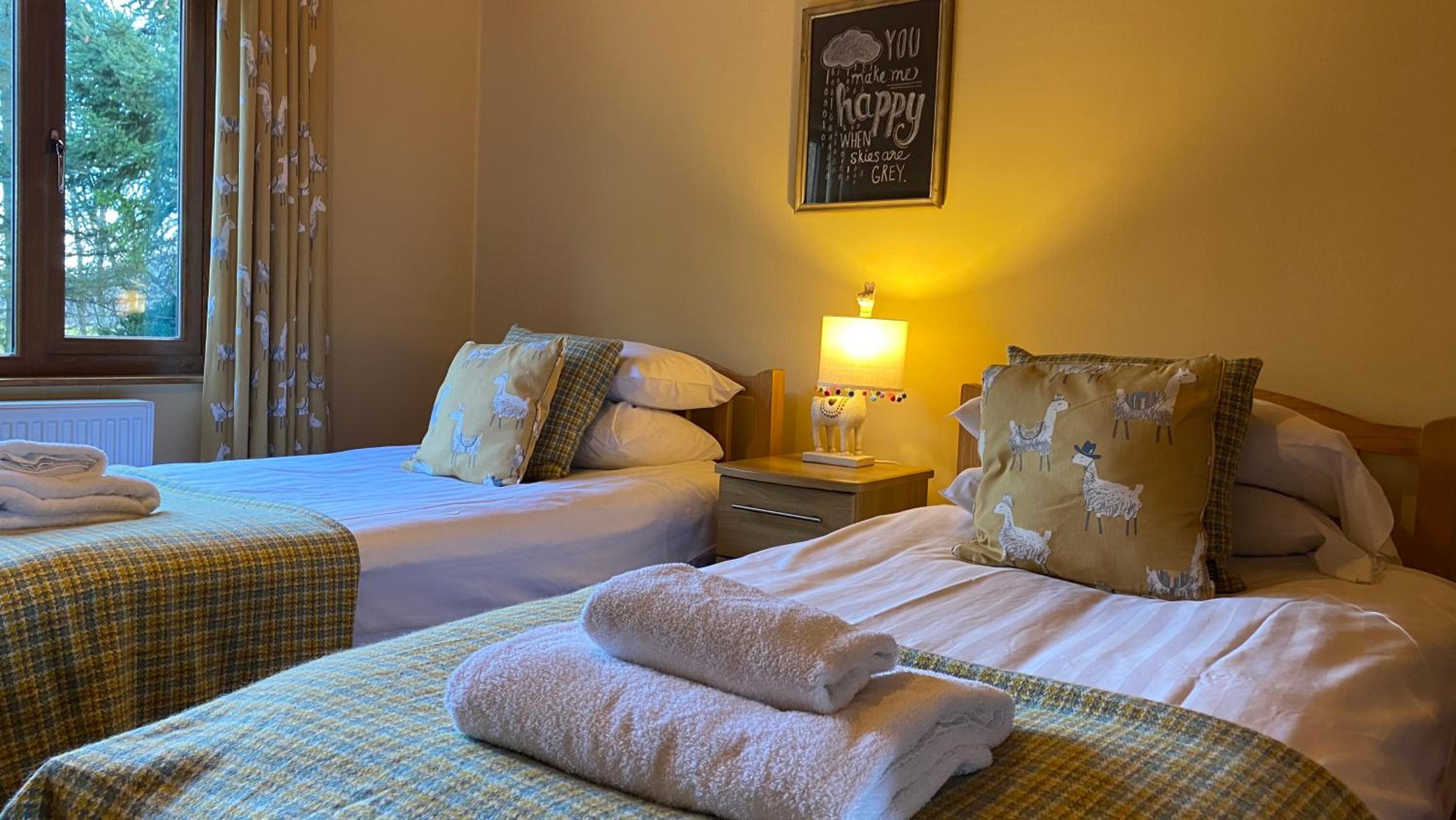 Kingfisher Lodge with Hot Tub