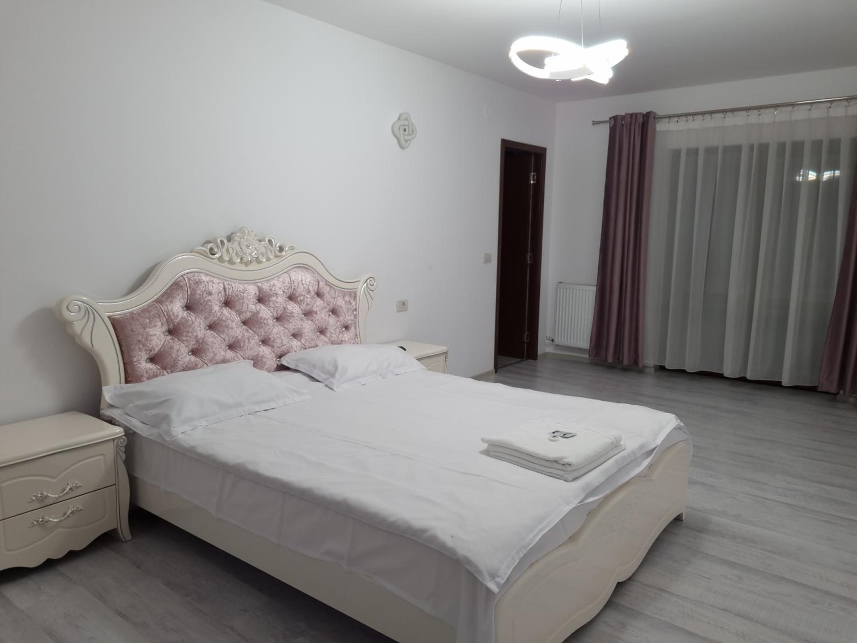 PENSIUNEA LUXURY