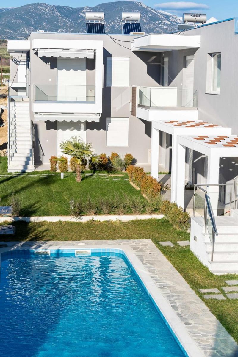 Ofrynio Luxury Apartments & Pool