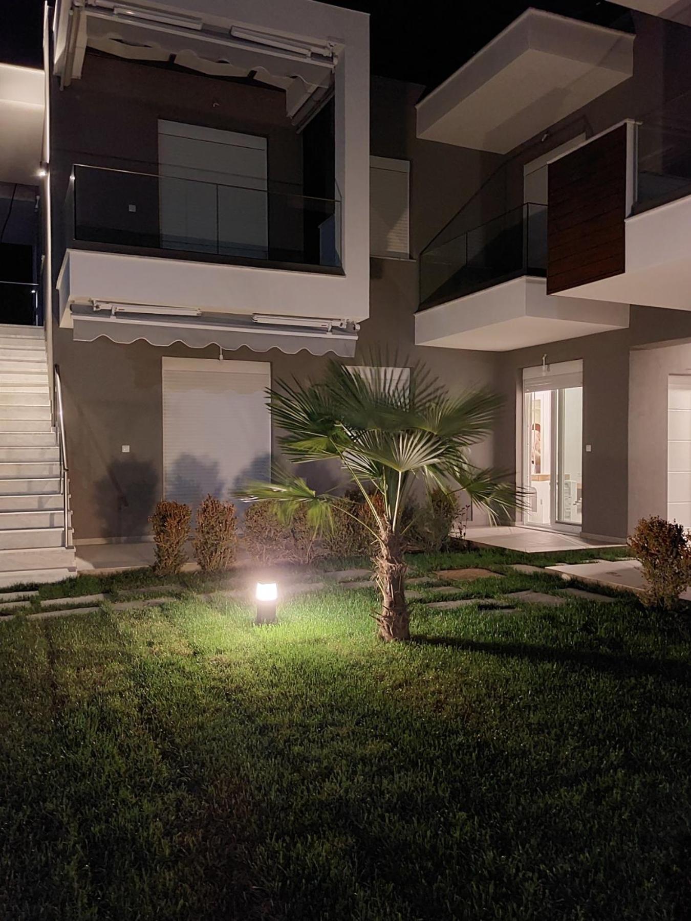 Ofrynio Luxury Apartments & Pool
