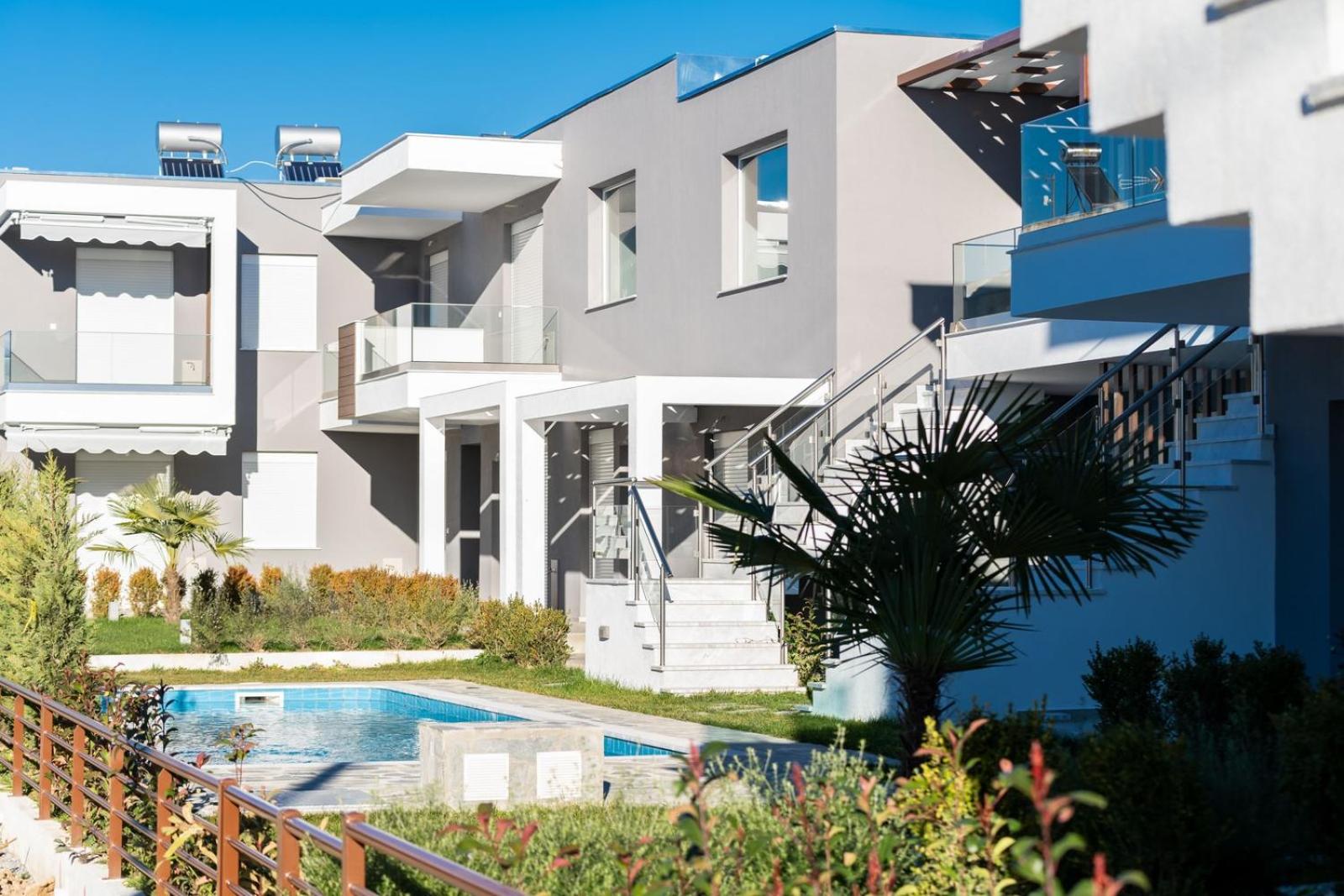 Ofrynio Luxury Apartments & Pool