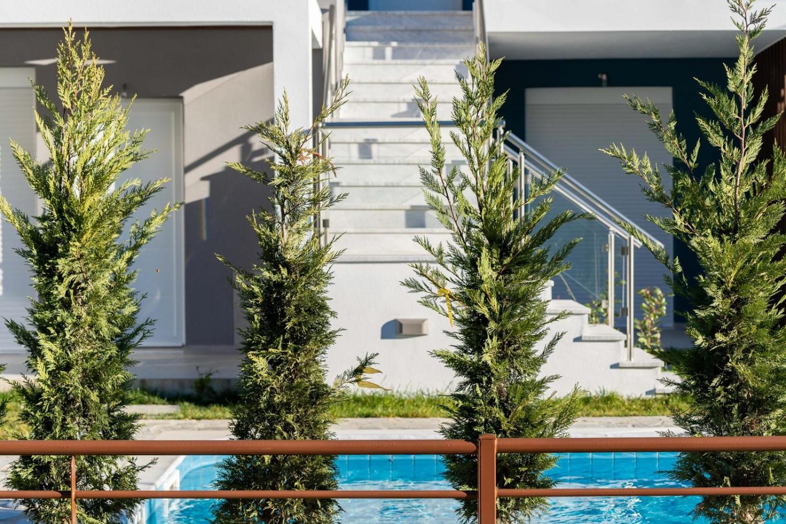 Ofrynio Luxury Apartments & Pool