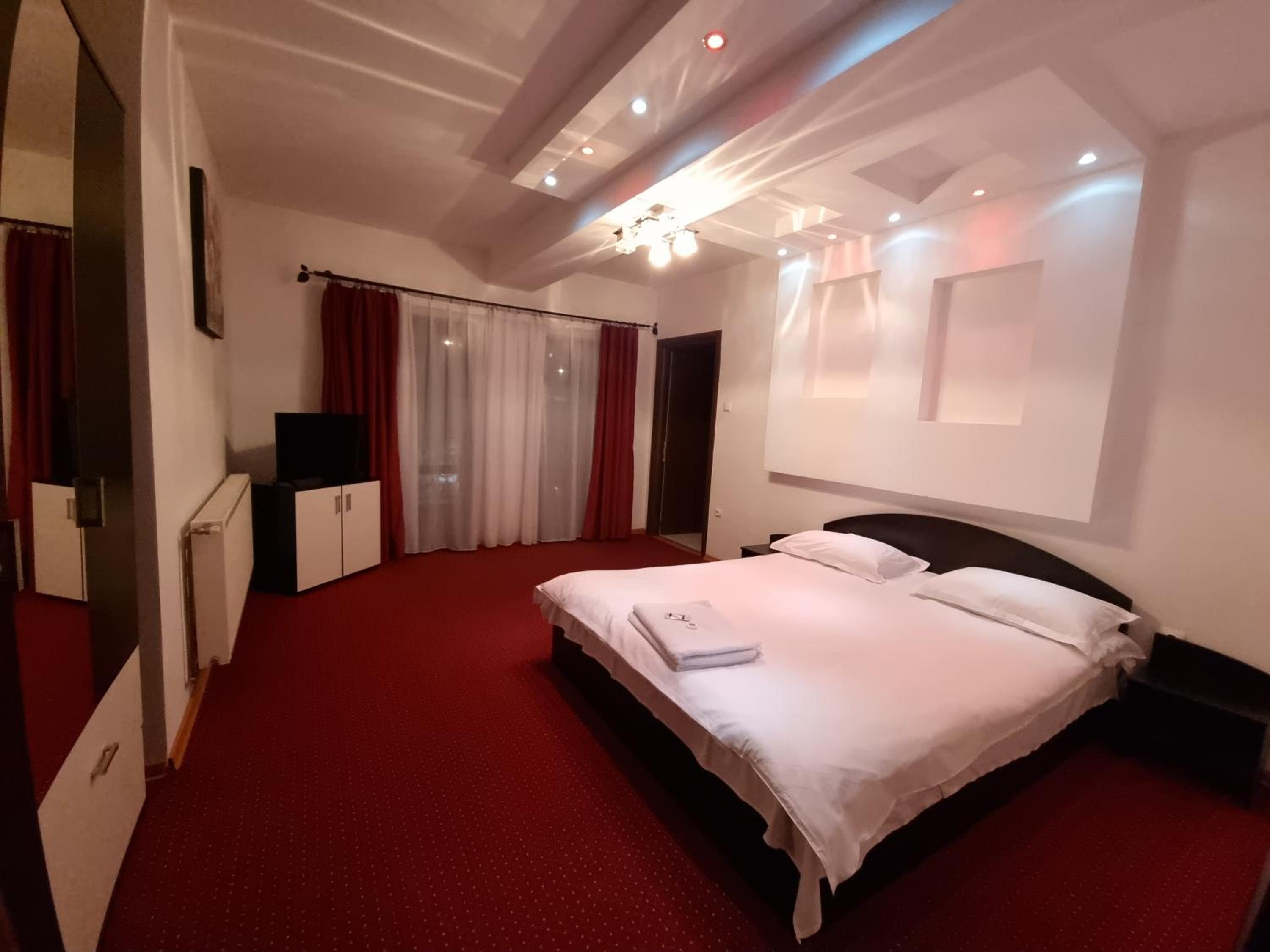 PENSIUNEA LUXURY