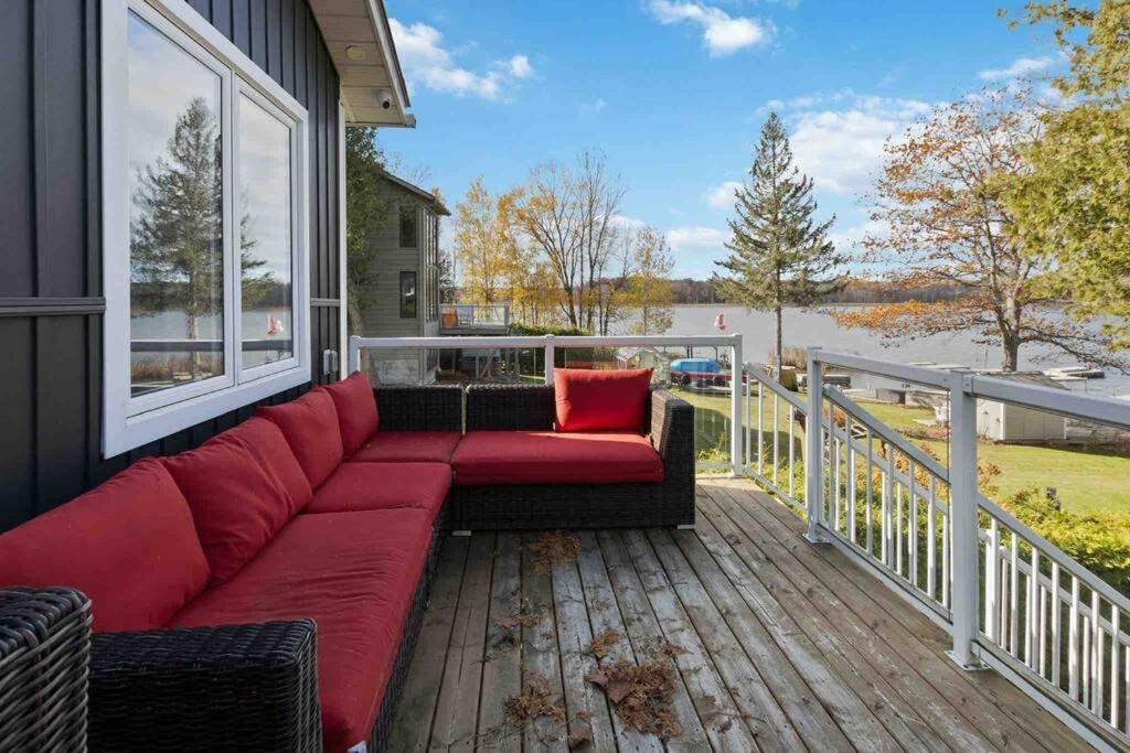 Impressive Modern Waterfront Home on Georgian Bay