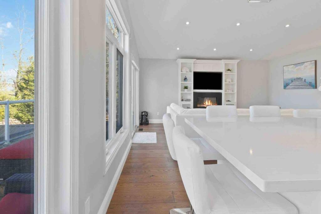Impressive Modern Waterfront Home on Georgian Bay