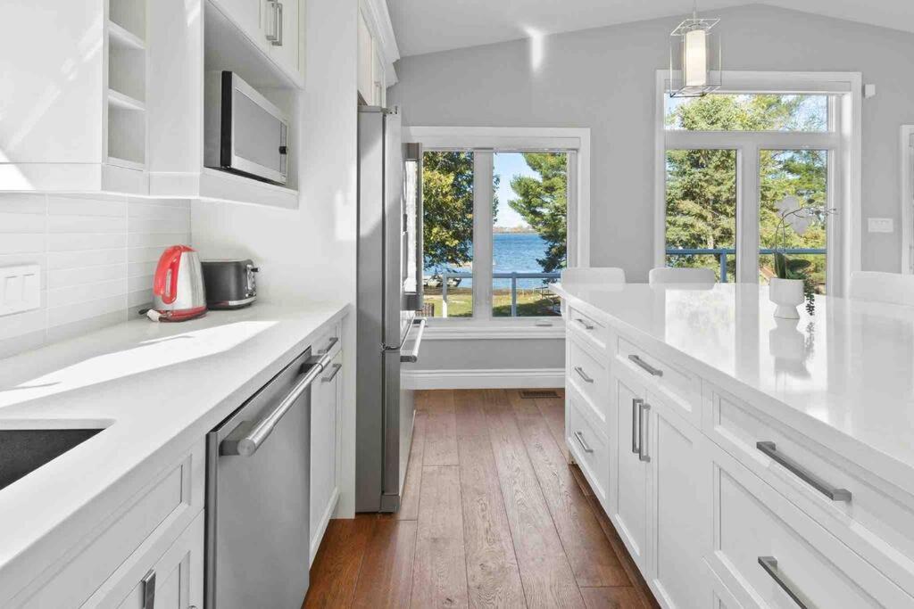 Impressive Modern Waterfront Home on Georgian Bay