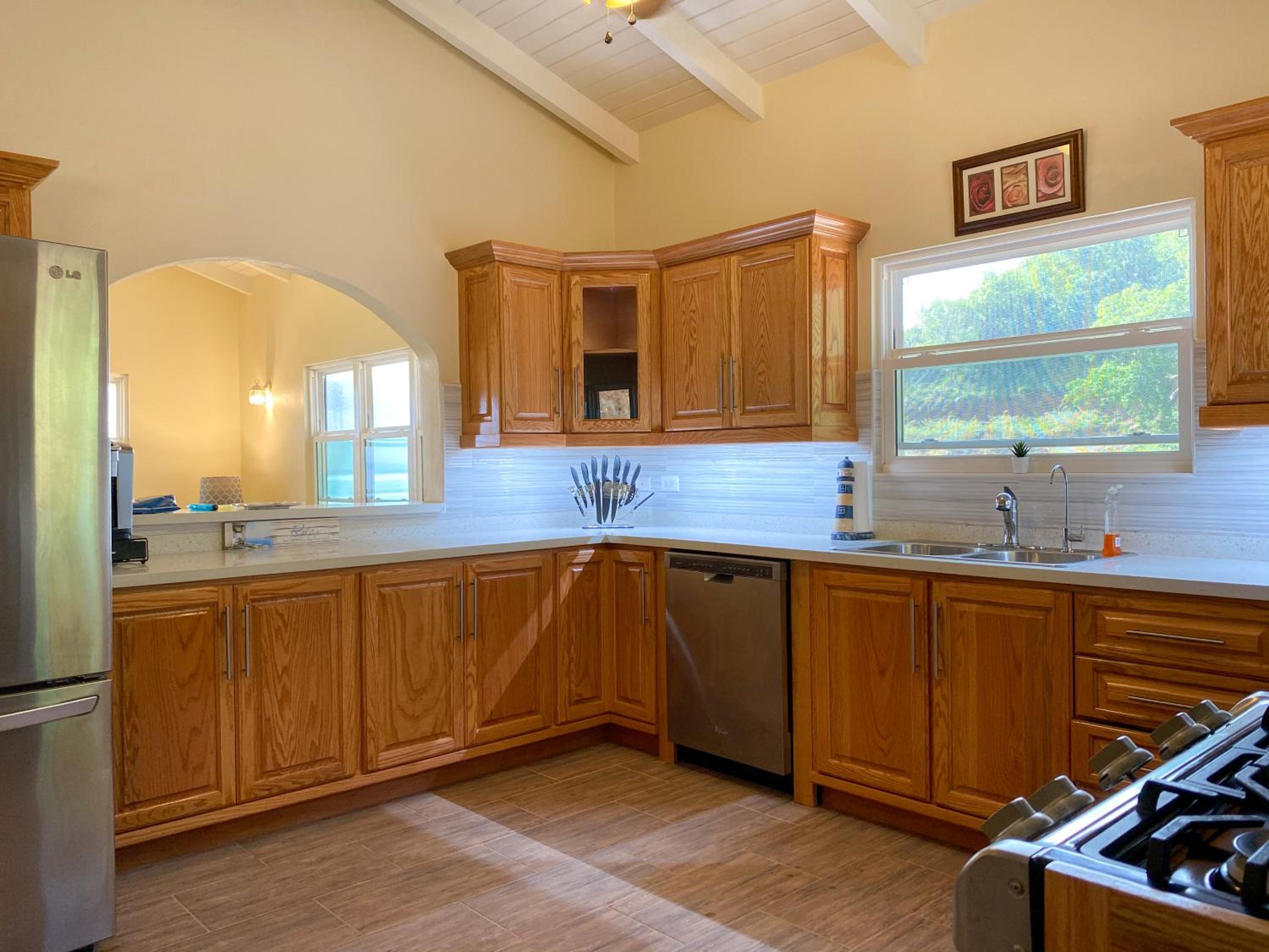 The Pearl - Spacious Air Conditioned 3BD, 2BTH Villa with Gorgeous Views