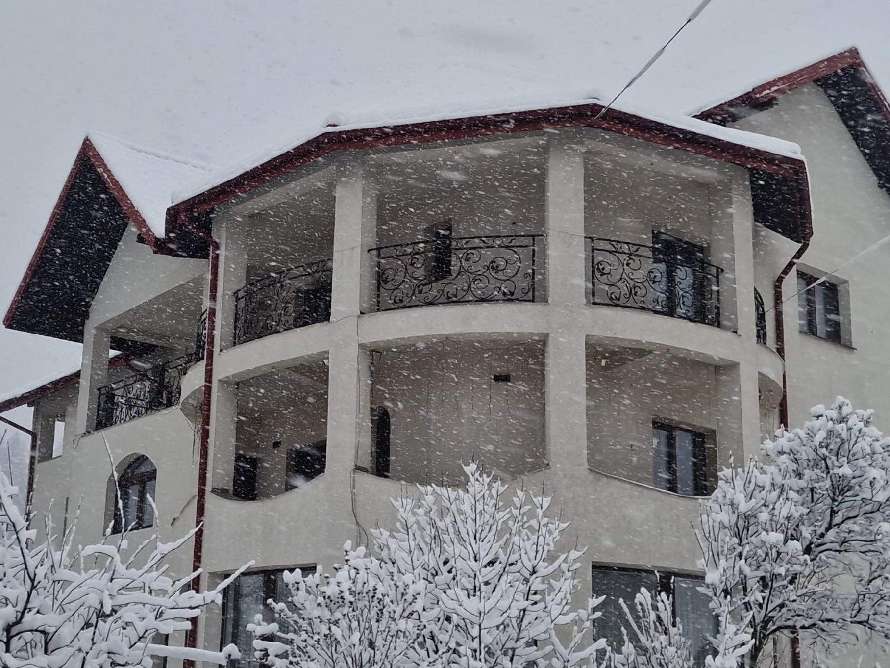 PENSIUNEA LUXURY