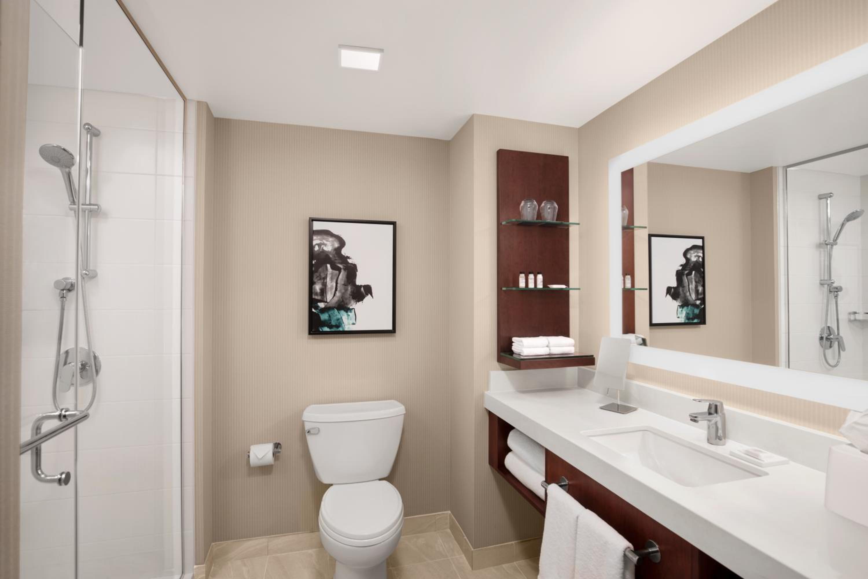 Thunder Bay Vacations - Delta Hotels by Marriott Thunder Bay - Property Image 2