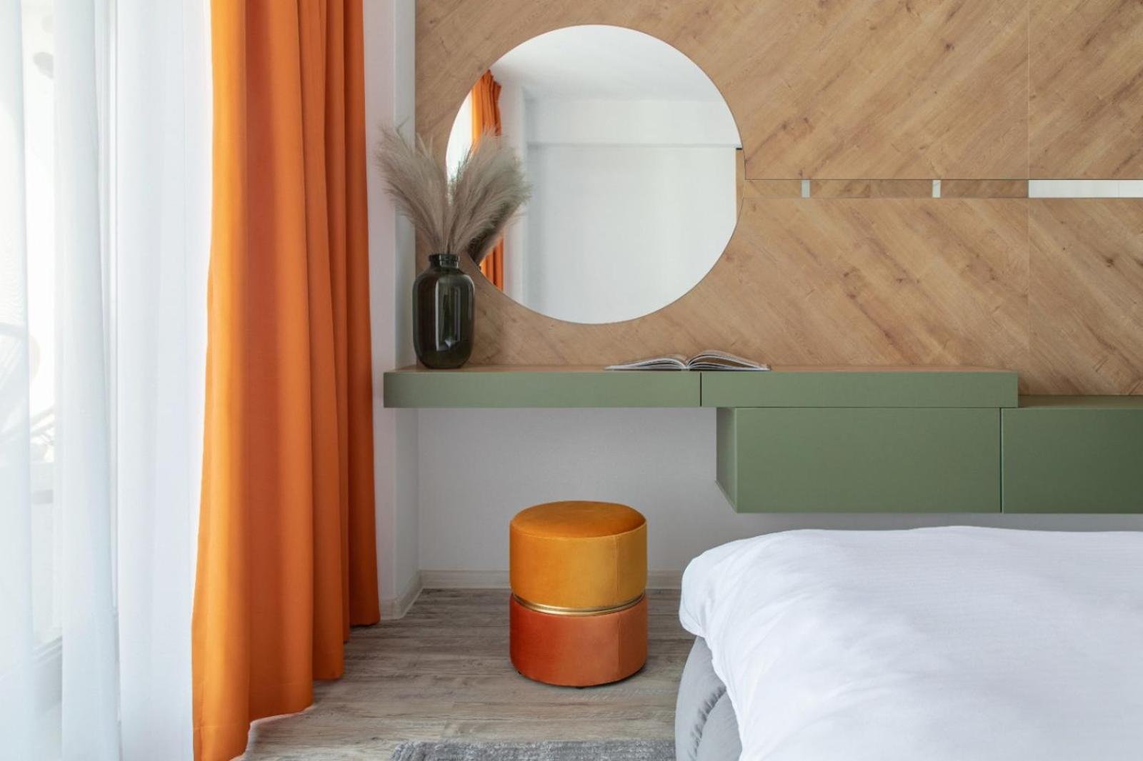 Classy Sassy - Elegant Escape in Timpuri Noi