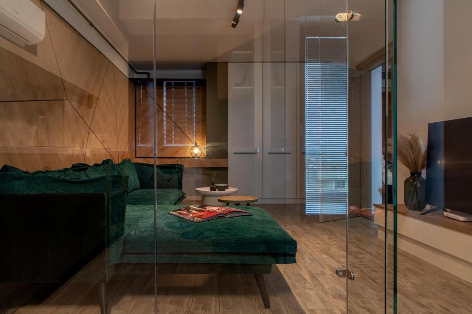 Classy Sassy - Elegant Escape in Timpuri Noi