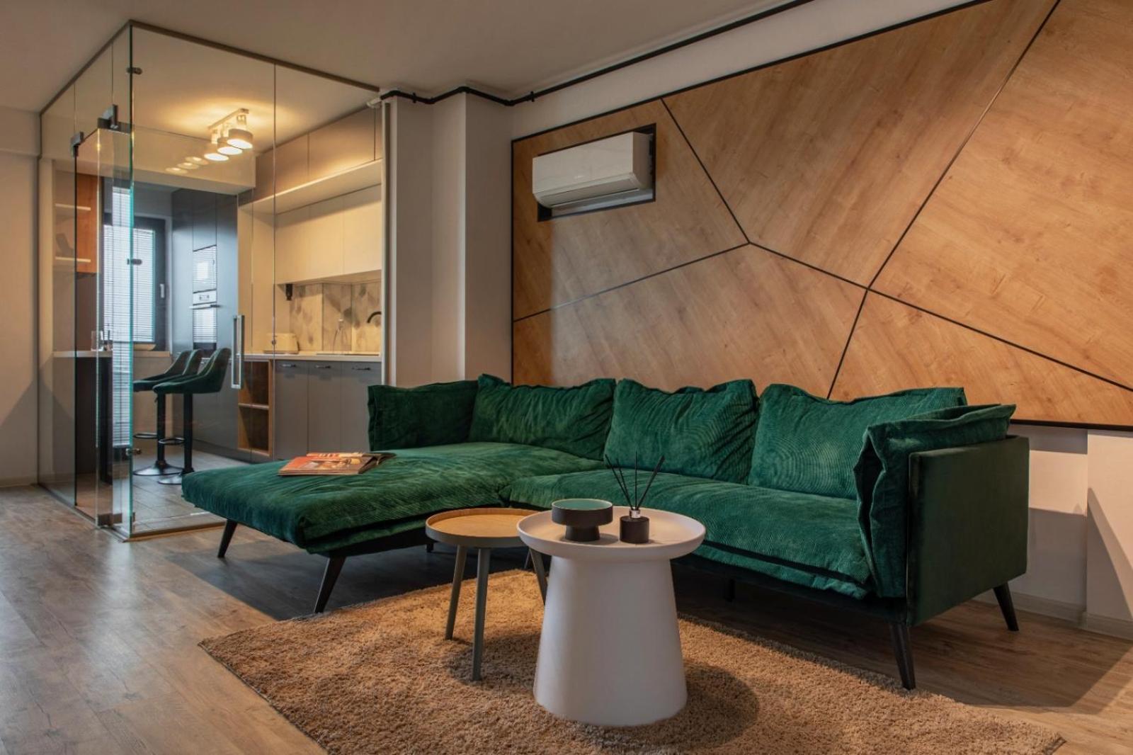 Classy Sassy - Elegant Escape in Timpuri Noi