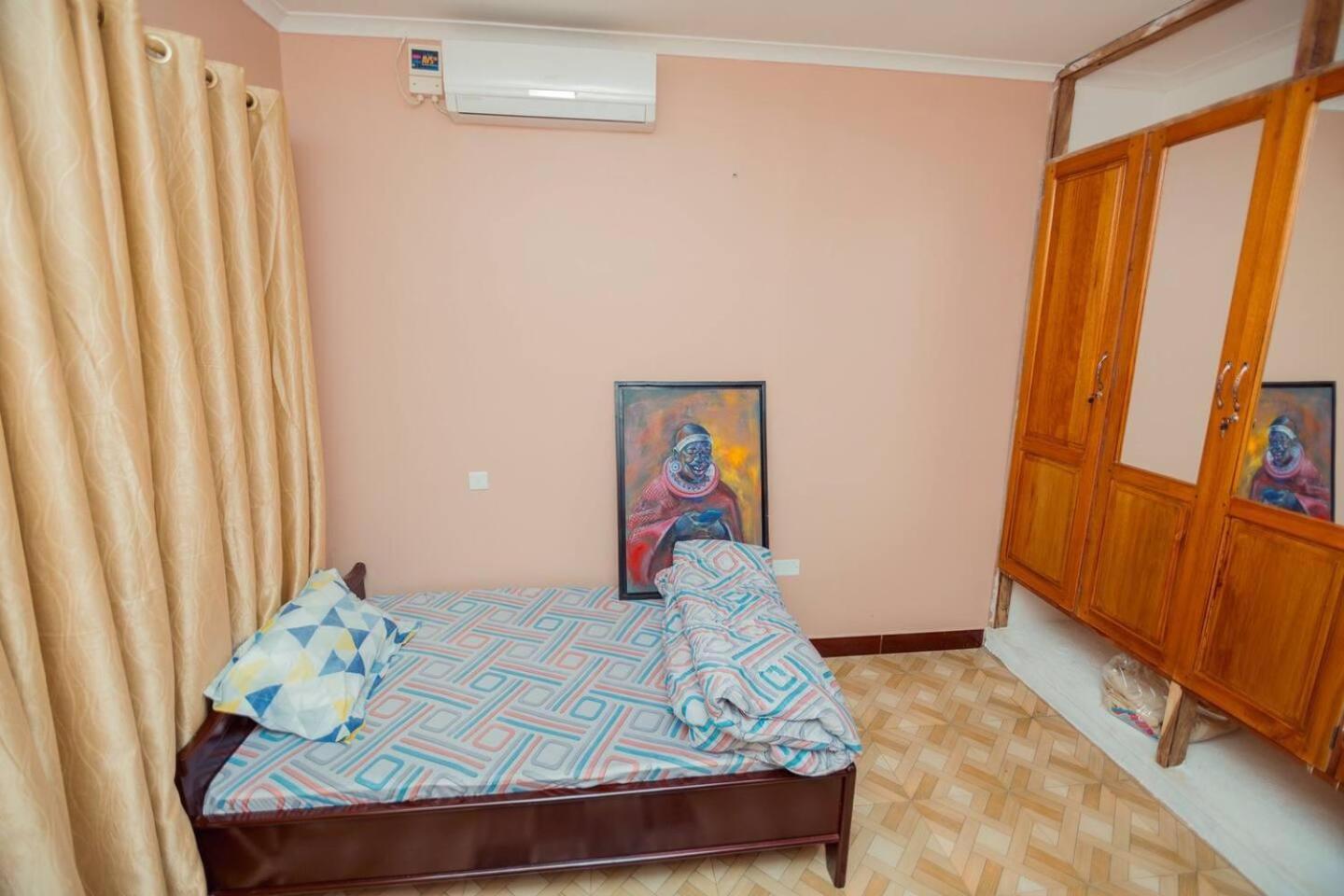 2 Bed Apartment Sleeps 4 - Garden Wifi Parking view 5