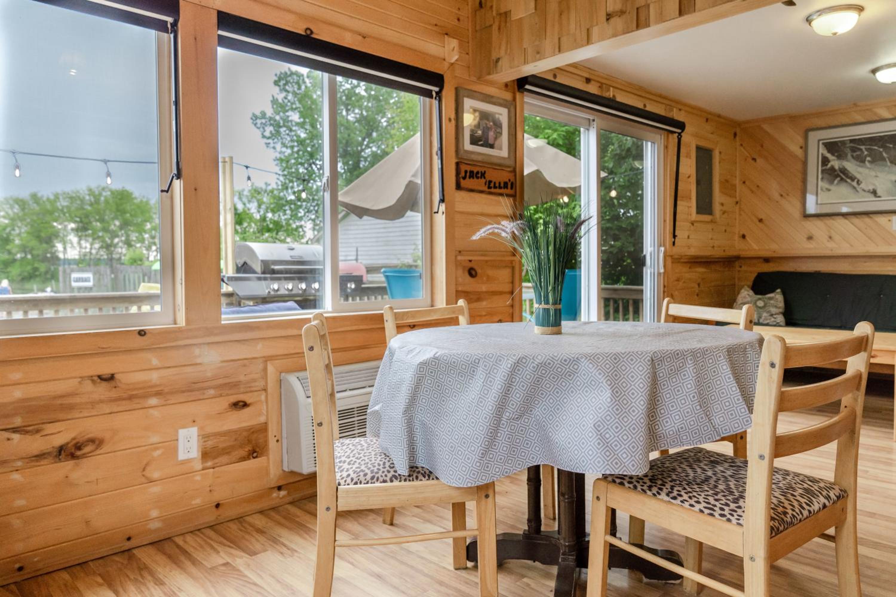 Stoneburg Cove Cottages