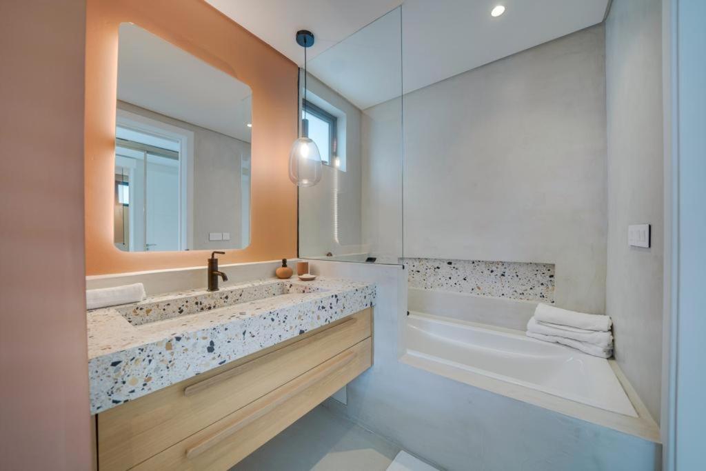 Exclusive beachfront apartment
