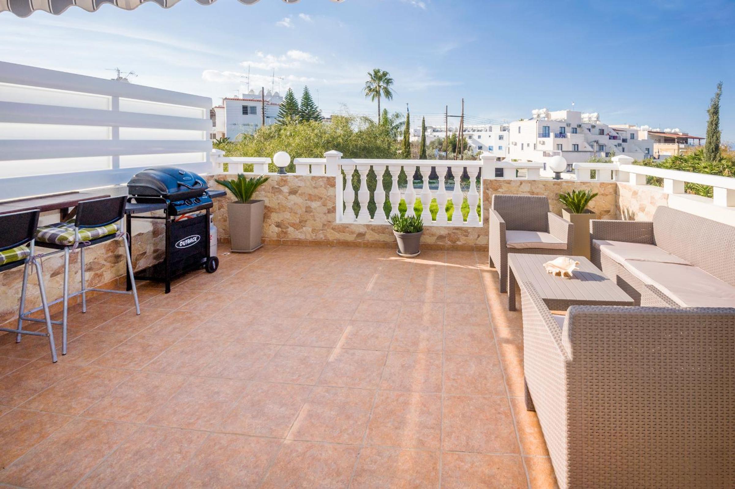 SOFIA APARTMENT 700m away from the beach