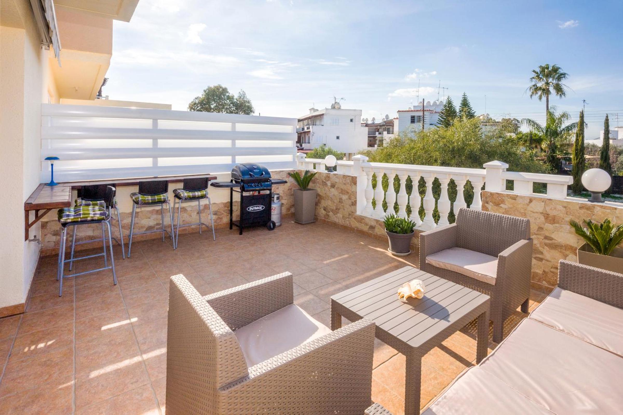 SOFIA APARTMENT 700m away from the beach