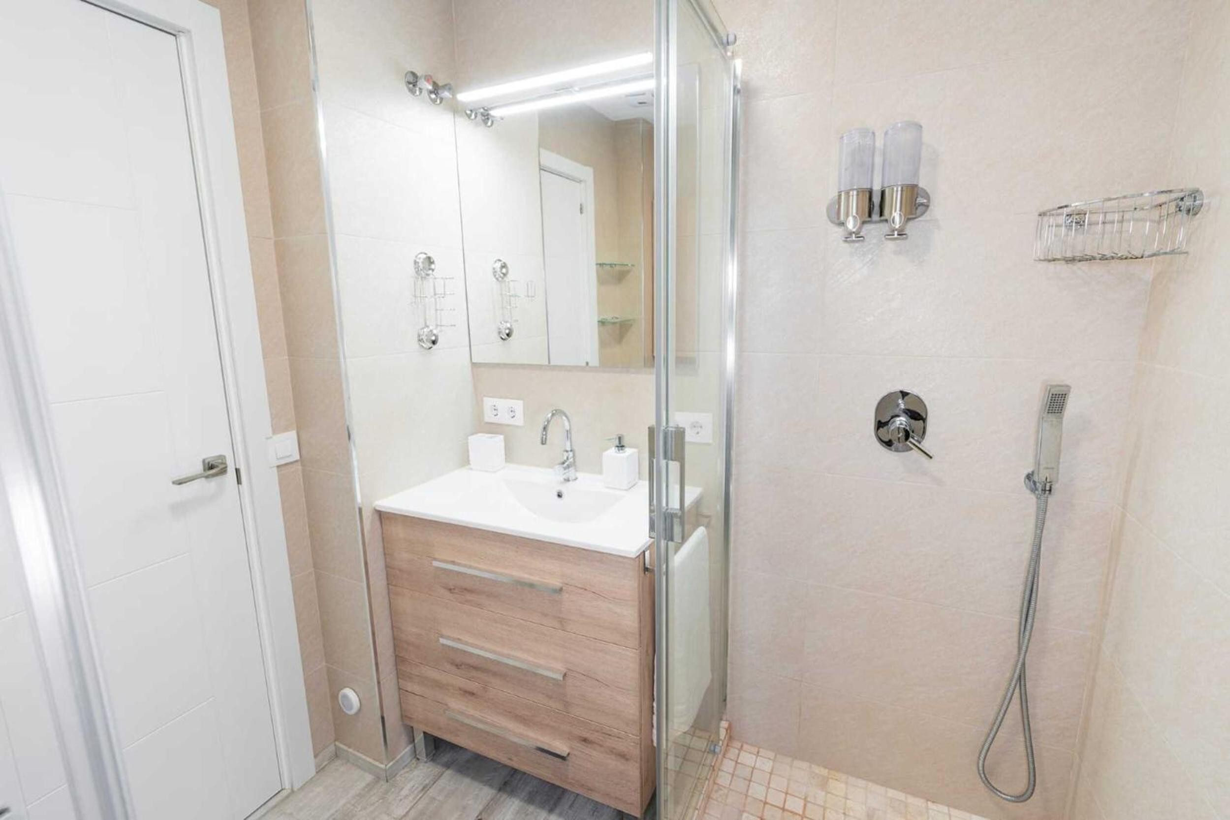 EL ESTUDIO DE LA PLAYA BENALBEACH NEW 1BD, Piscinas, playa y vistas al mar Ref504 view 3