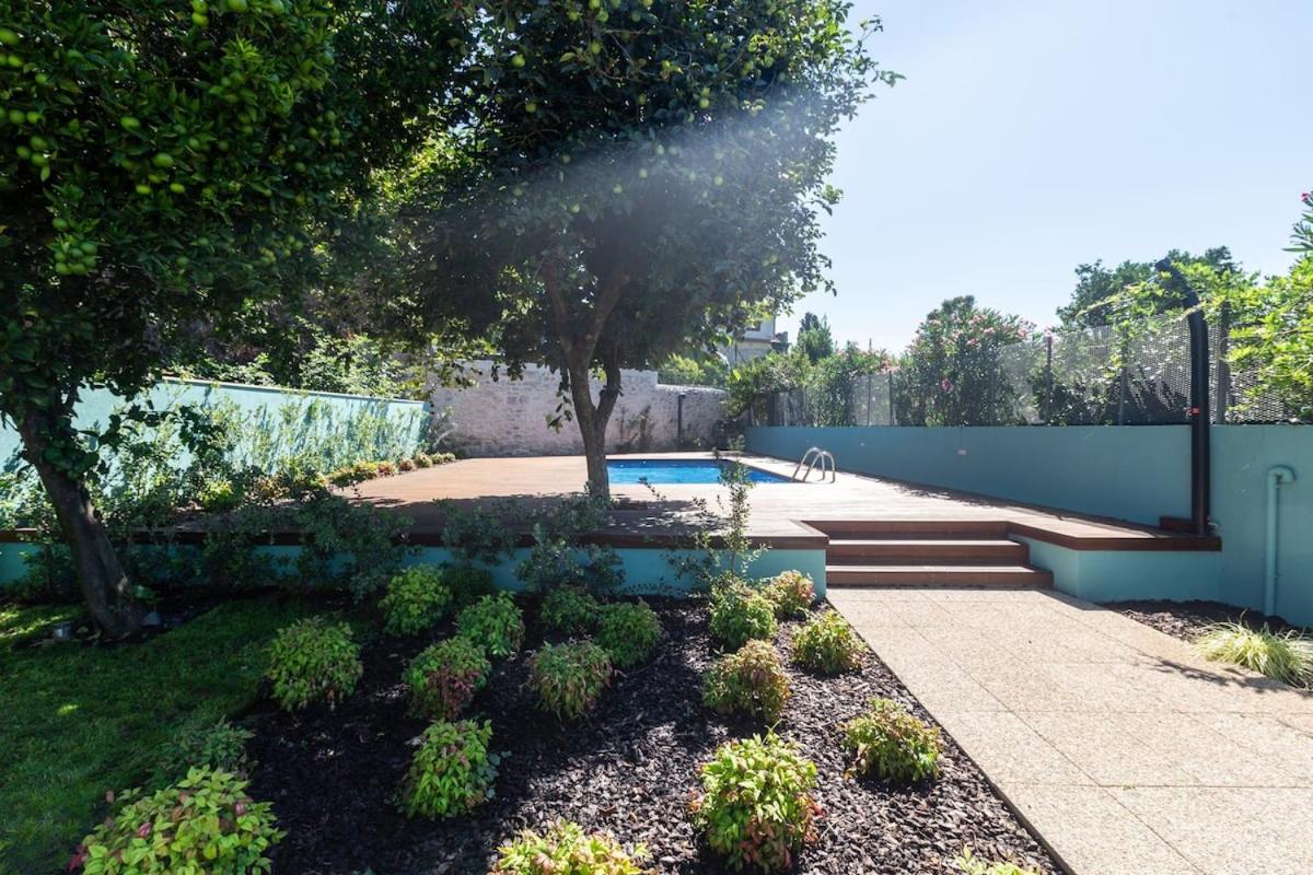 Oporto Swimming Pool House view 3
