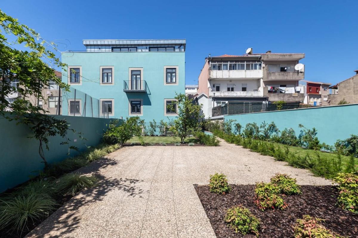 Oporto Swimming Pool House view 4