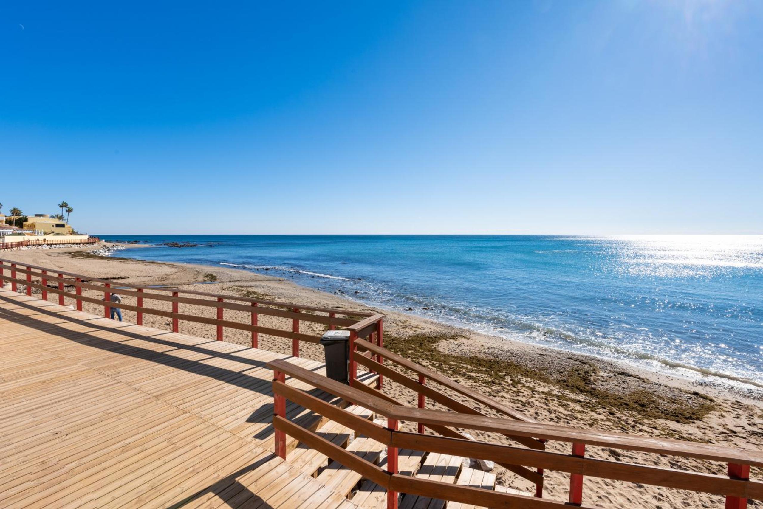 Calahonda Beach II First line apartment in Calahonda
