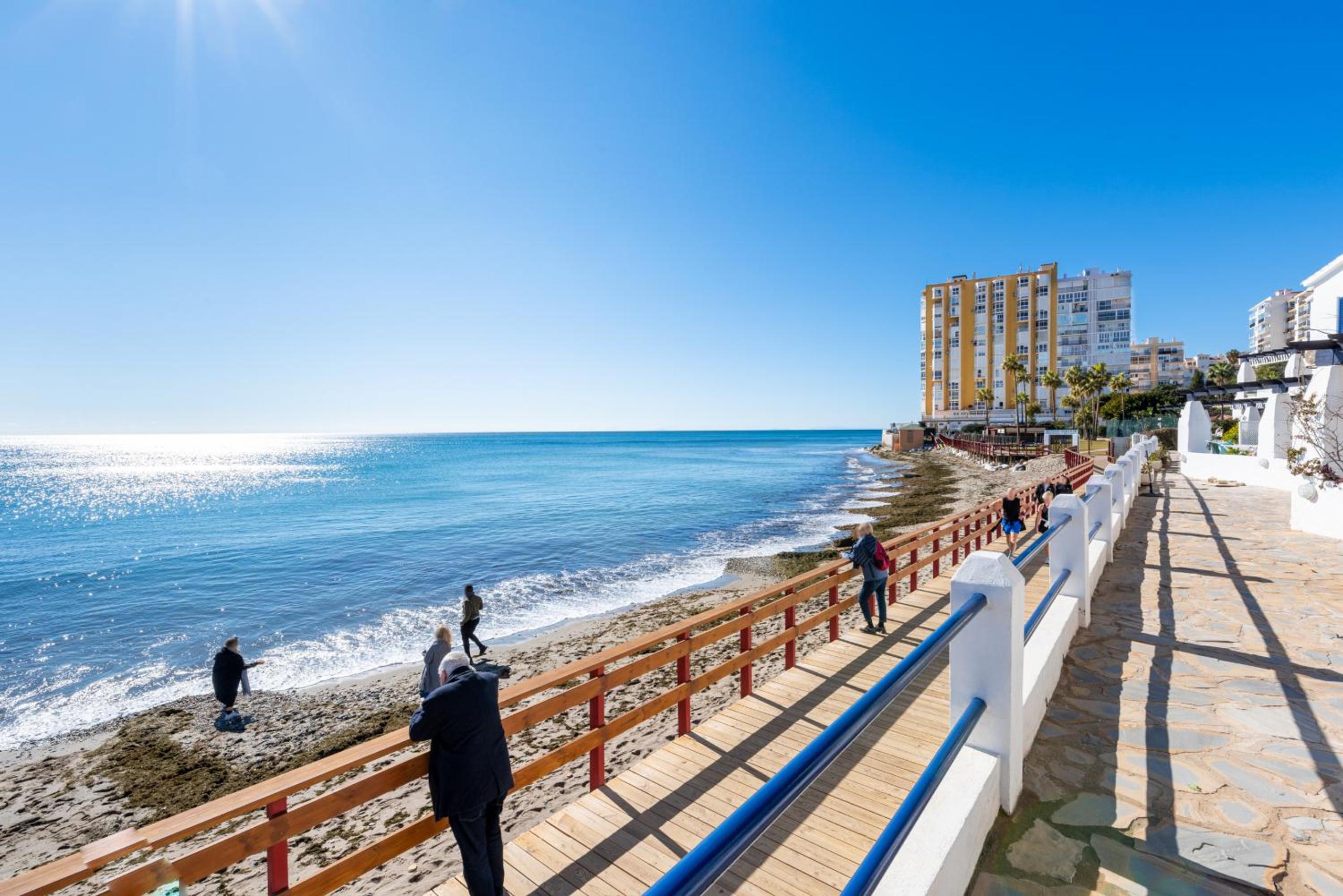 Calahonda Beach II First line apartment in Calahonda