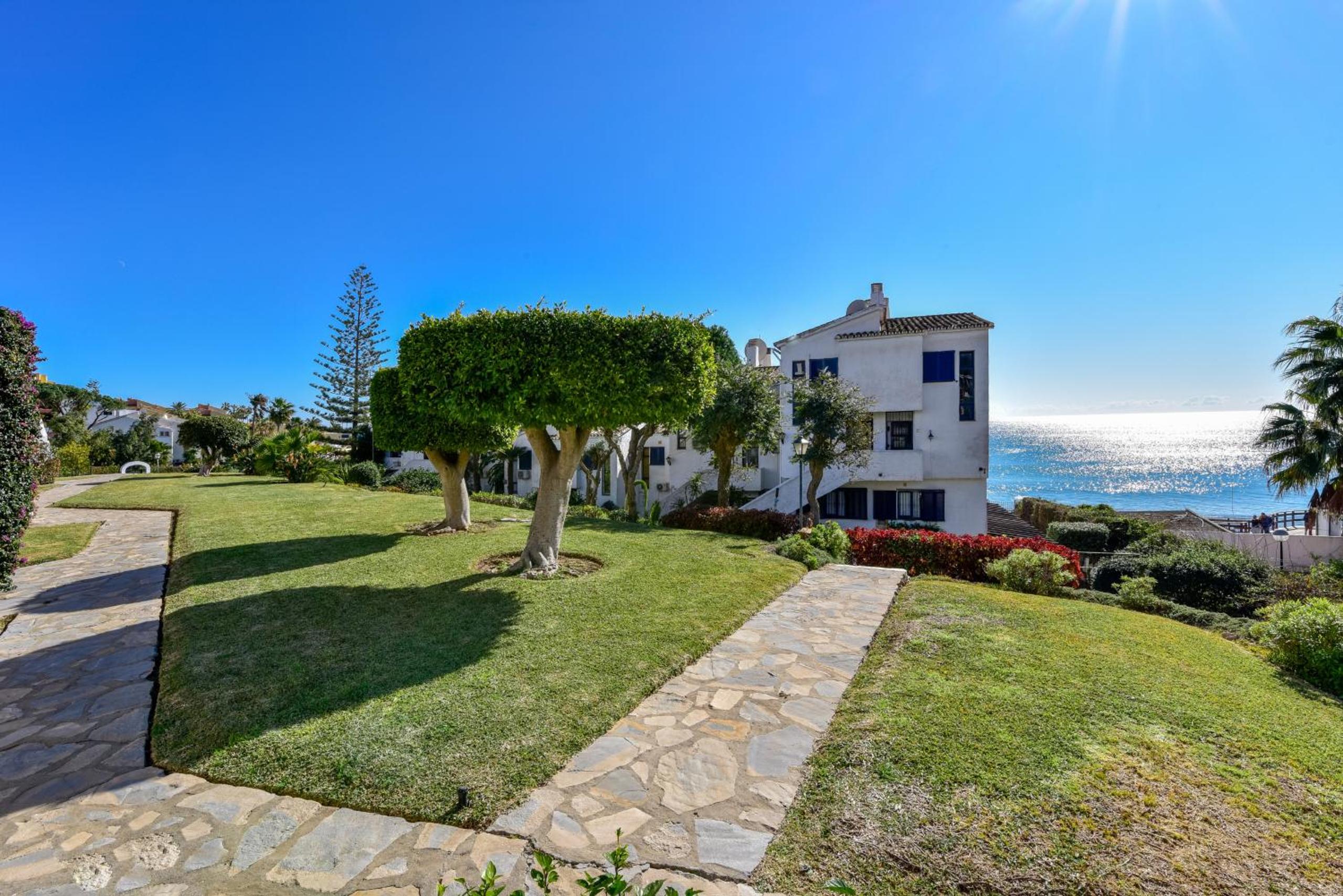 Calahonda Beach II First line apartment in Calahonda