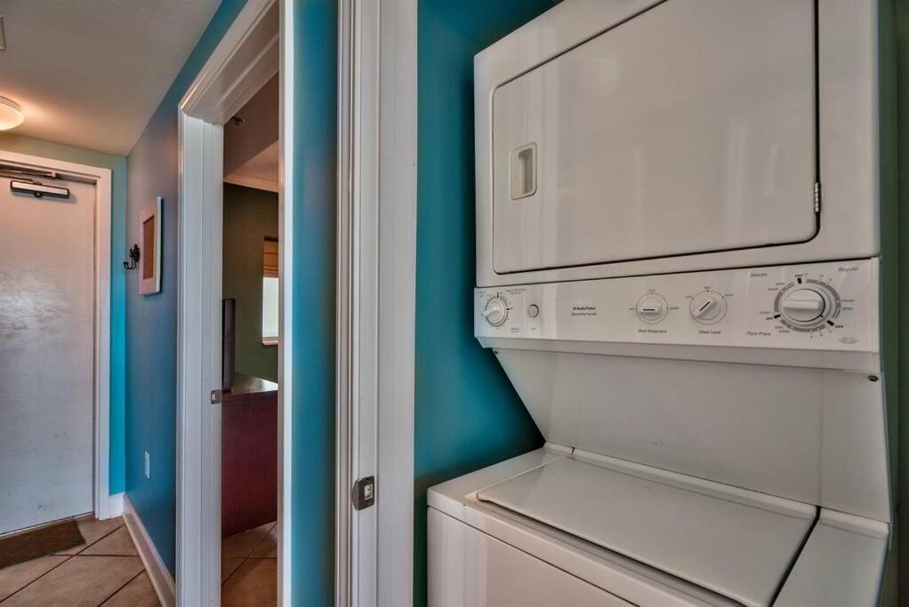 Sanibel unit 1203-Amazing Views-Short Walk to Beach-Sleeps 6-Lagoon Access view 2