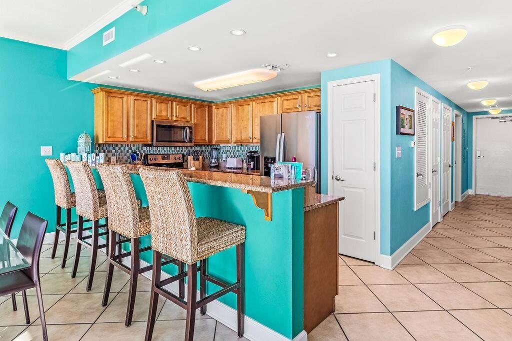 Sanibel unit 1203-Amazing Views-Short Walk to Beach-Sleeps 6-Lagoon Access view 4