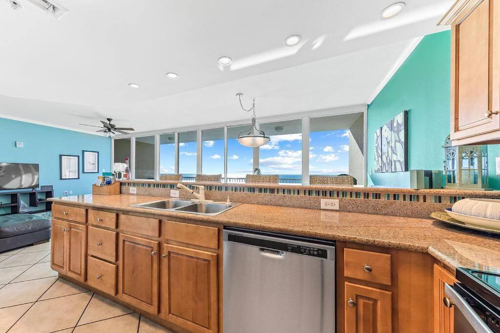 Sanibel unit 1203-Amazing Views-Short Walk to Beach-Sleeps 6-Lagoon Access view 5