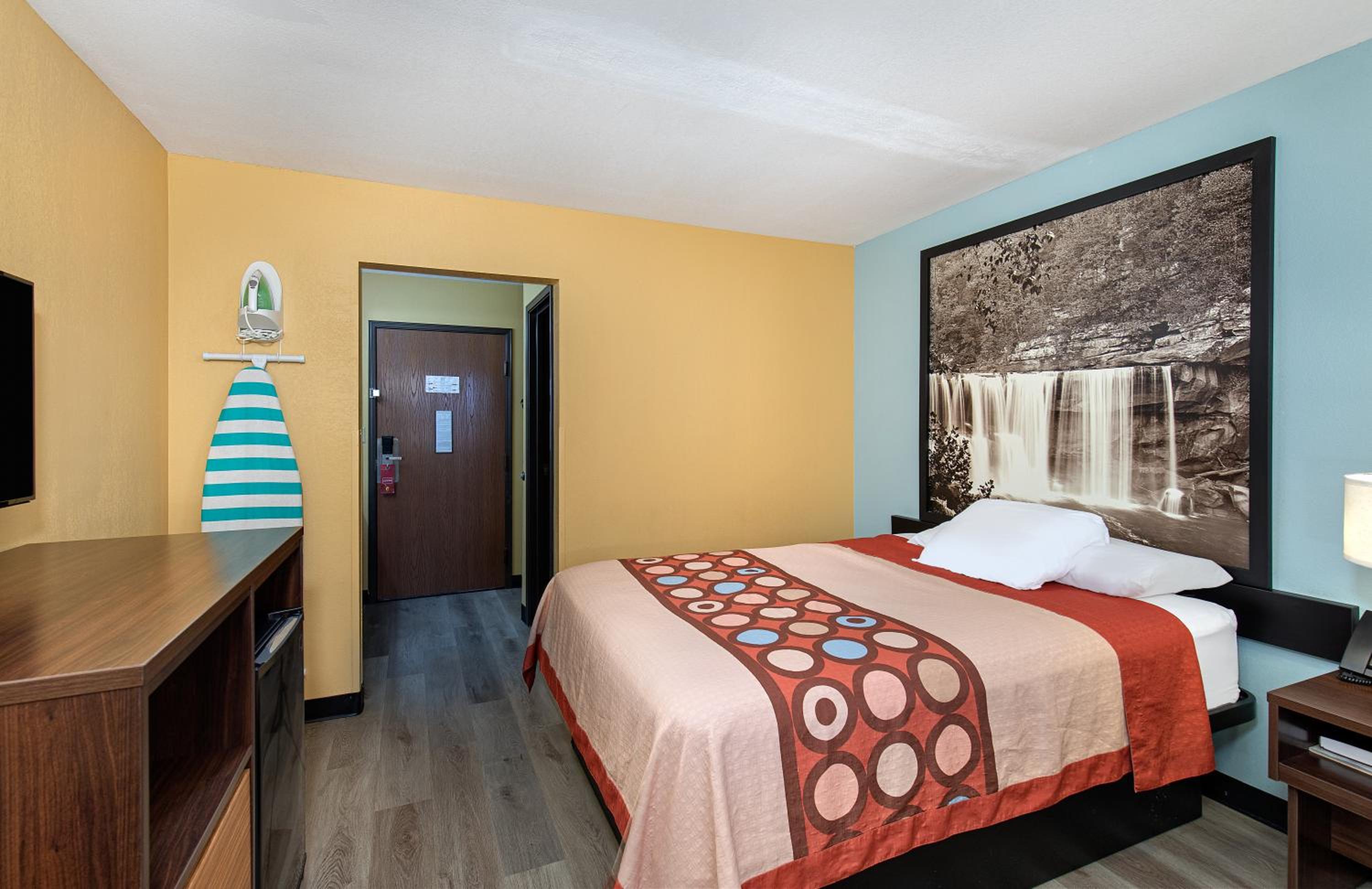 Super 8 by Wyndham Eddyville/Kuttawa
