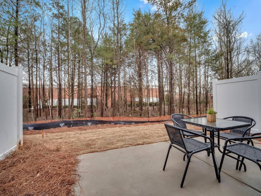 Gorgeous New Townhome/Charlotte! view 4