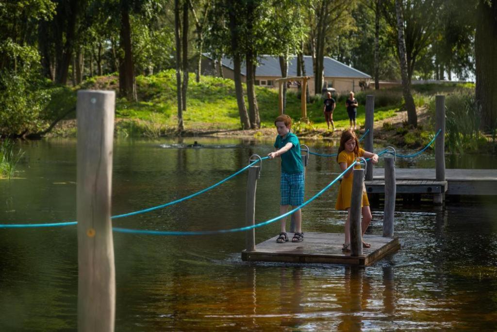 Tiny vakantiehuis aan het water met eigen steiger en airco