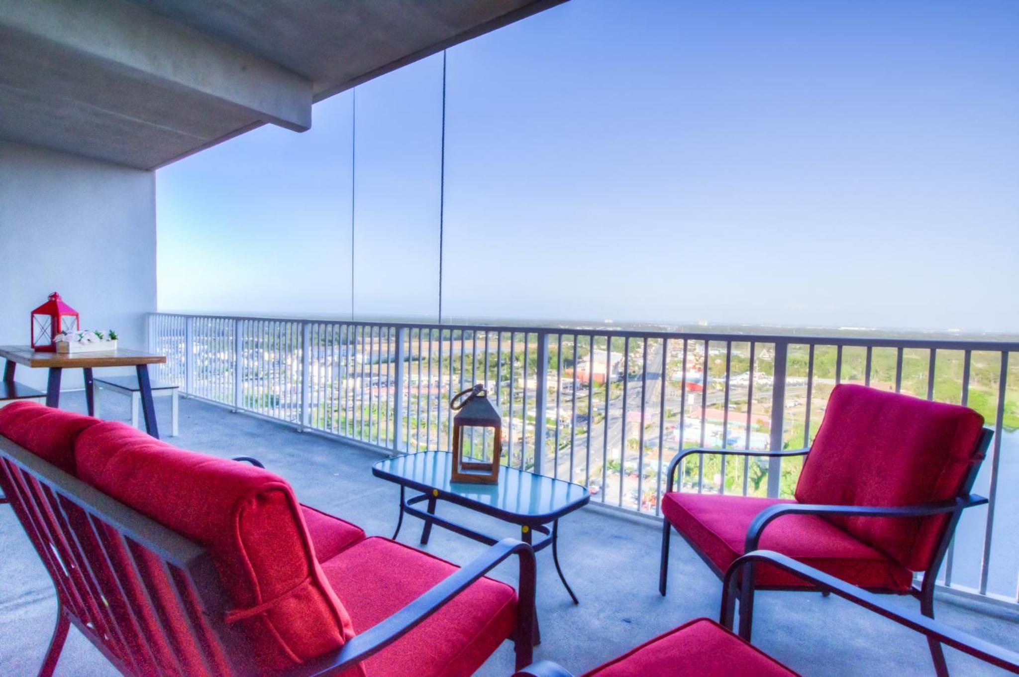Hotel Large 2 Bd Penthouse 2011 In Laketown, Great Views And Amenities!