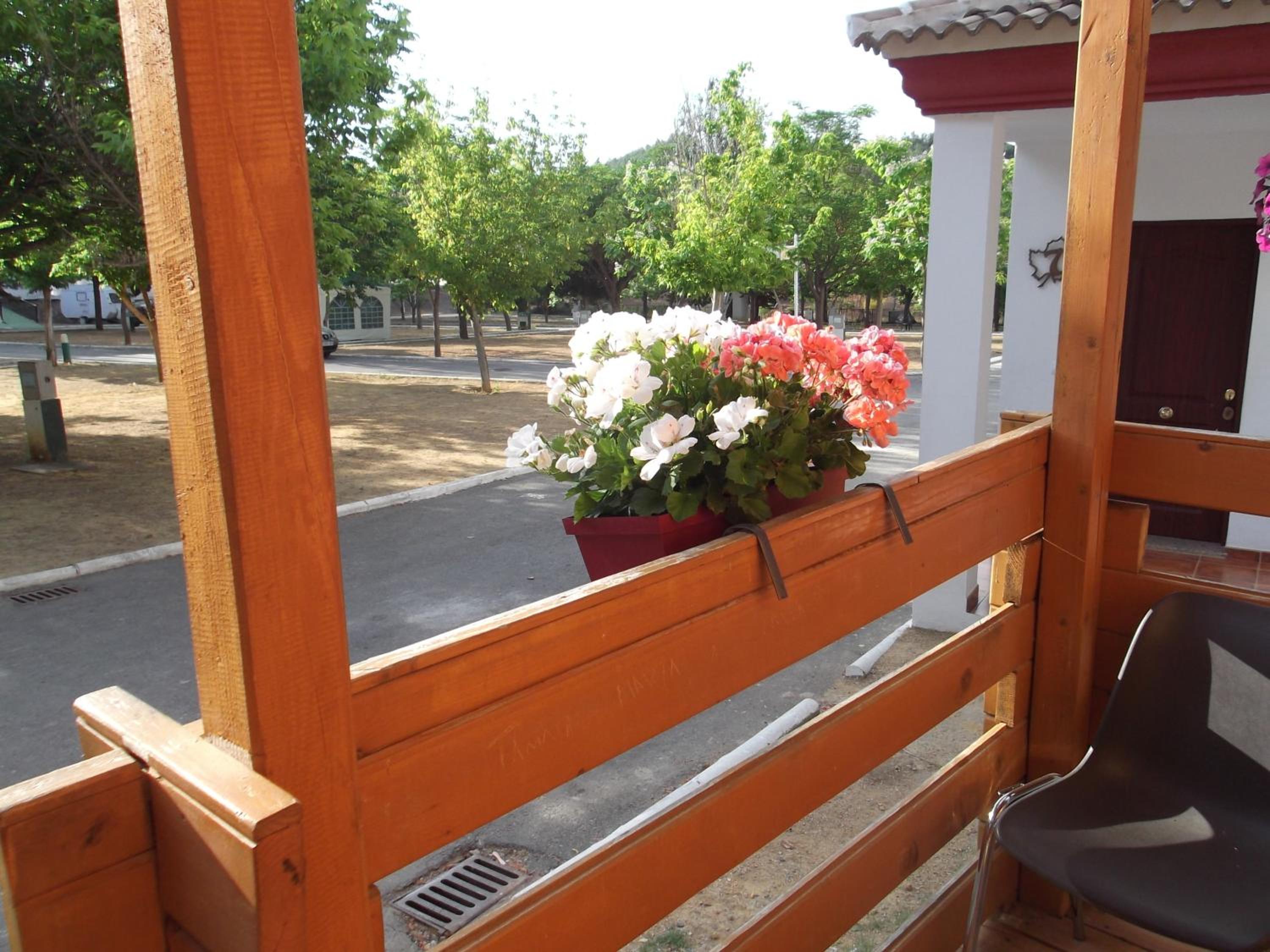 CENTRO DE OCIO ALÚA Bungalows Camping Rafting Benamejí