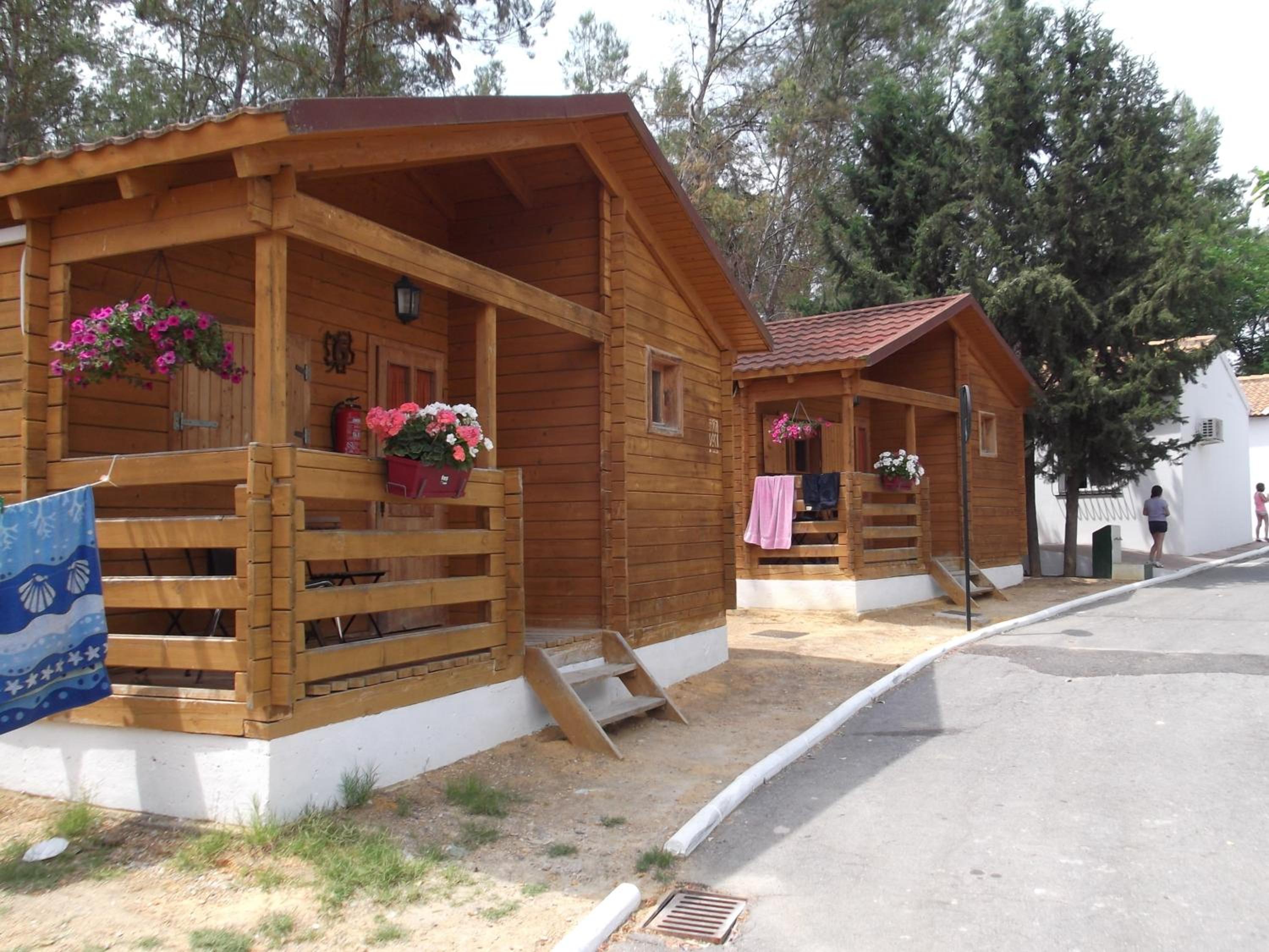 CENTRO DE OCIO ALÚA Bungalows Camping Rafting Benamejí