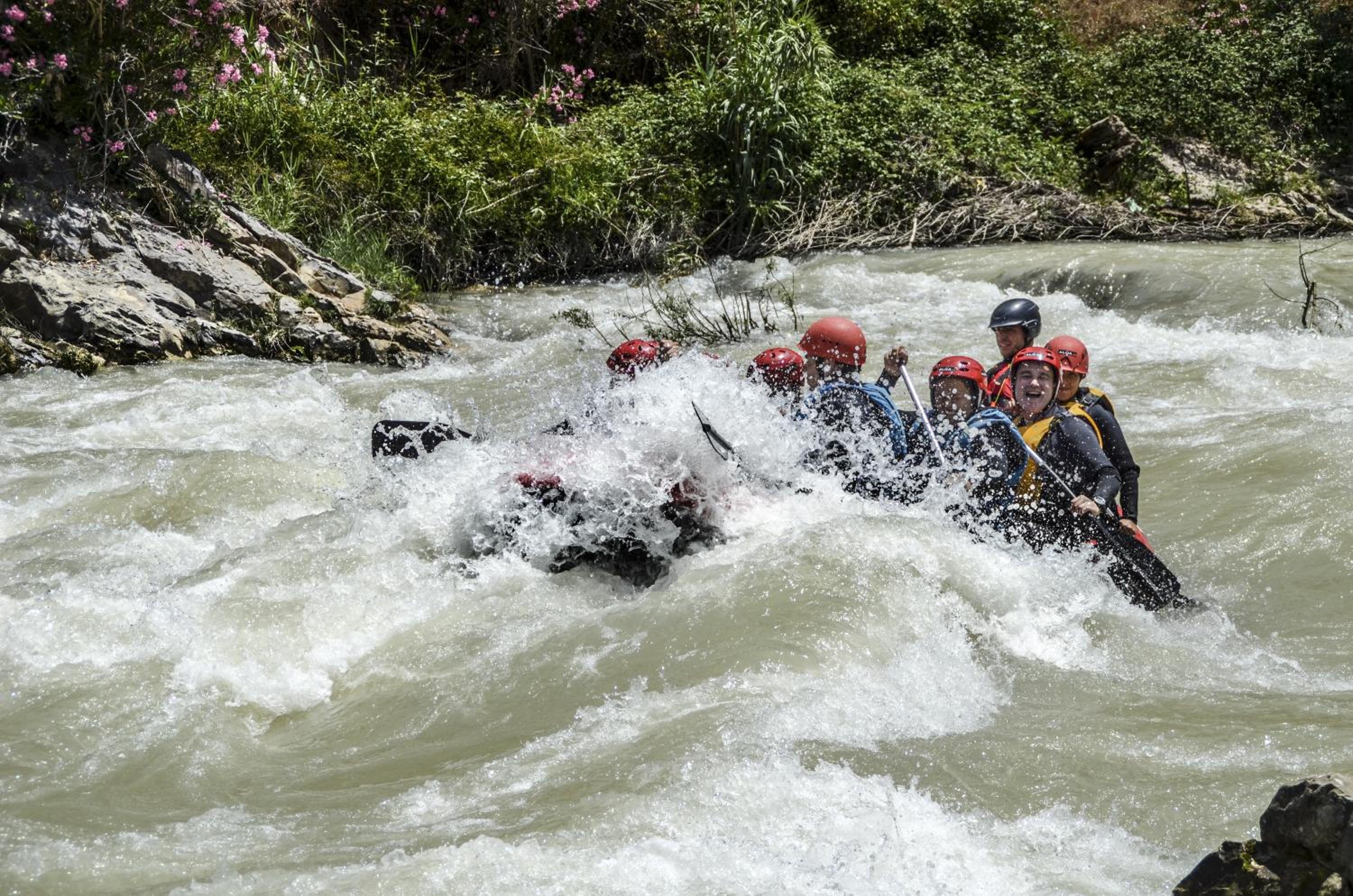 CENTRO DE OCIO ALÚA Bungalows Camping Rafting Benamejí